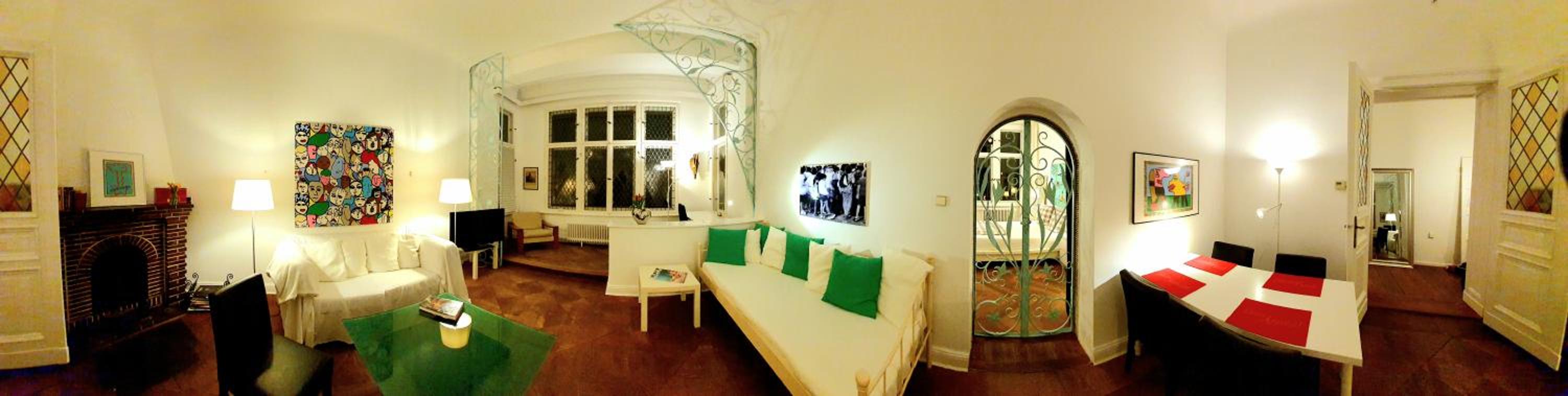Apartment 3 large rooms with 2 separate bedbrooms close to city centre near Kudamm and KaDeWe