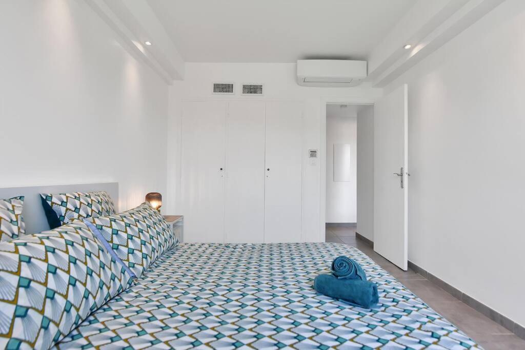 CROISETTE BEACH - Modern 2 Bdrs Best Location! photo 2