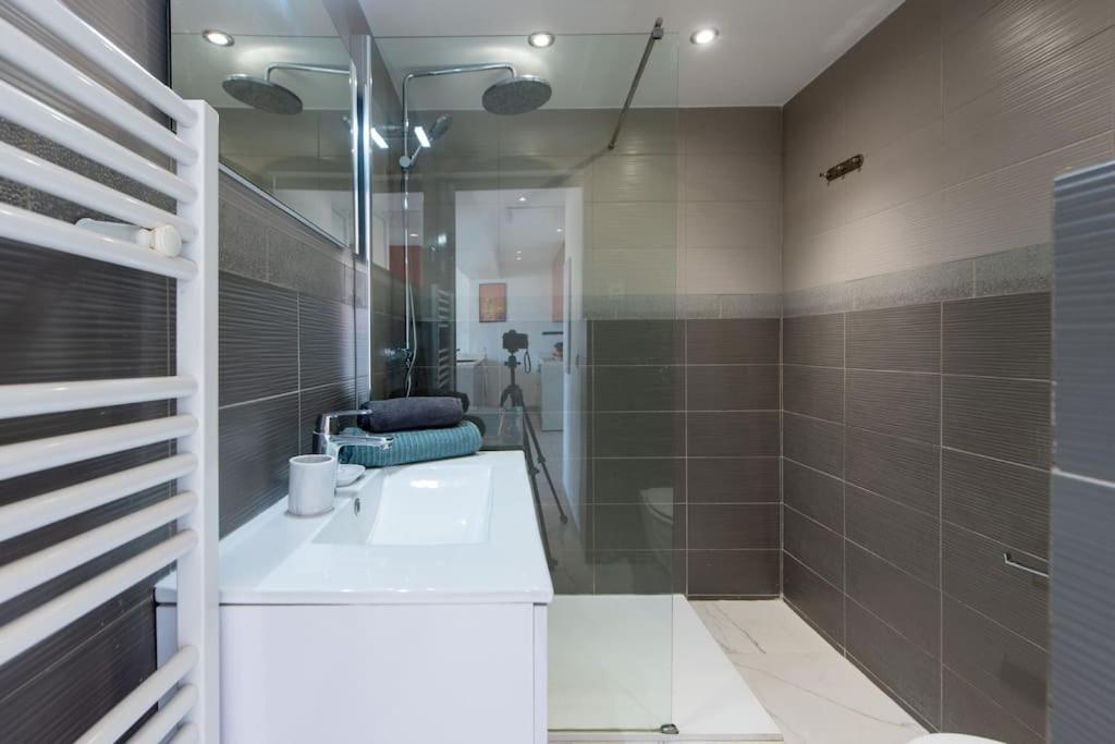 CROISETTE BEACH - Modern 2 Bdrs Best Location! photo 4