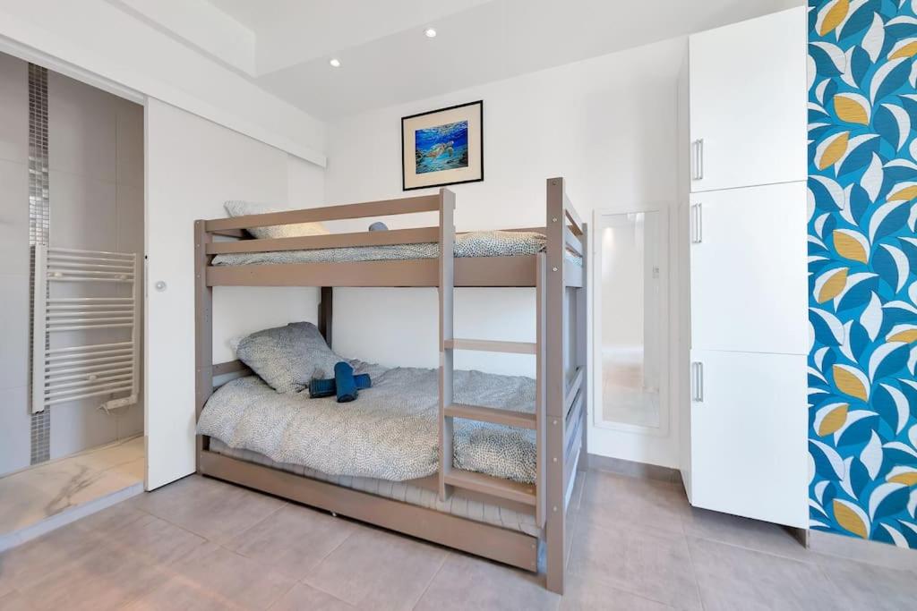 CROISETTE BEACH - Modern 2 Bdrs Best Location! photo 5