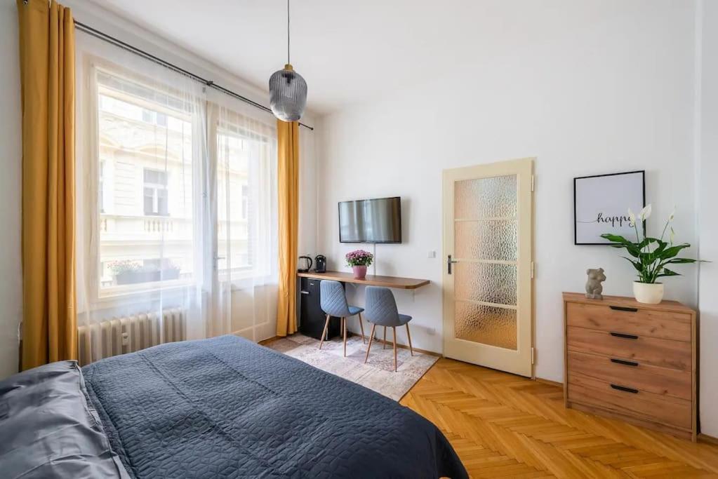 Cozy apt in the centre w/balcony