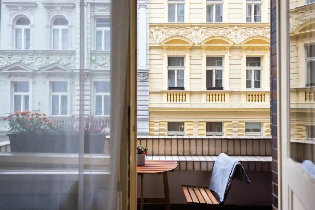 Cozy apt in the centre w/balcony