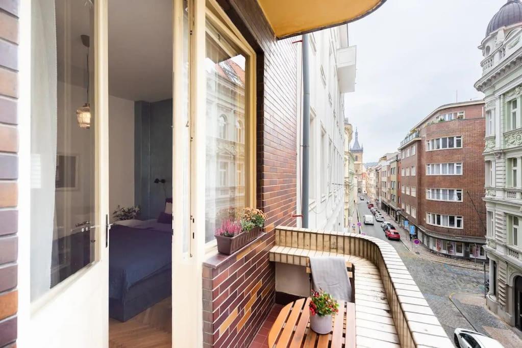Cozy apt in the centre w/balcony