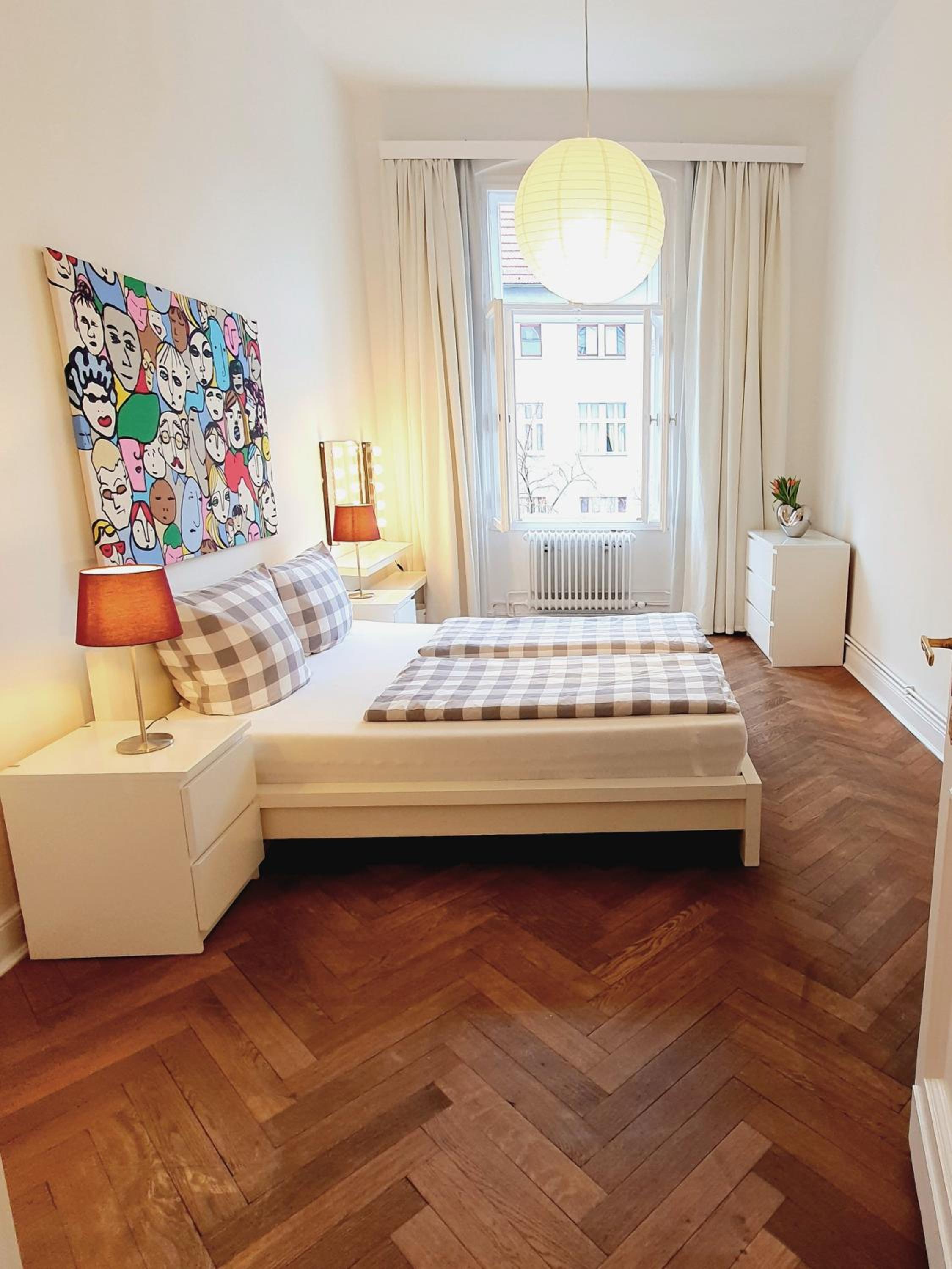 Apartment 3 large rooms with 2 separate bedbrooms close to city centre near Kudamm and KaDeWe
