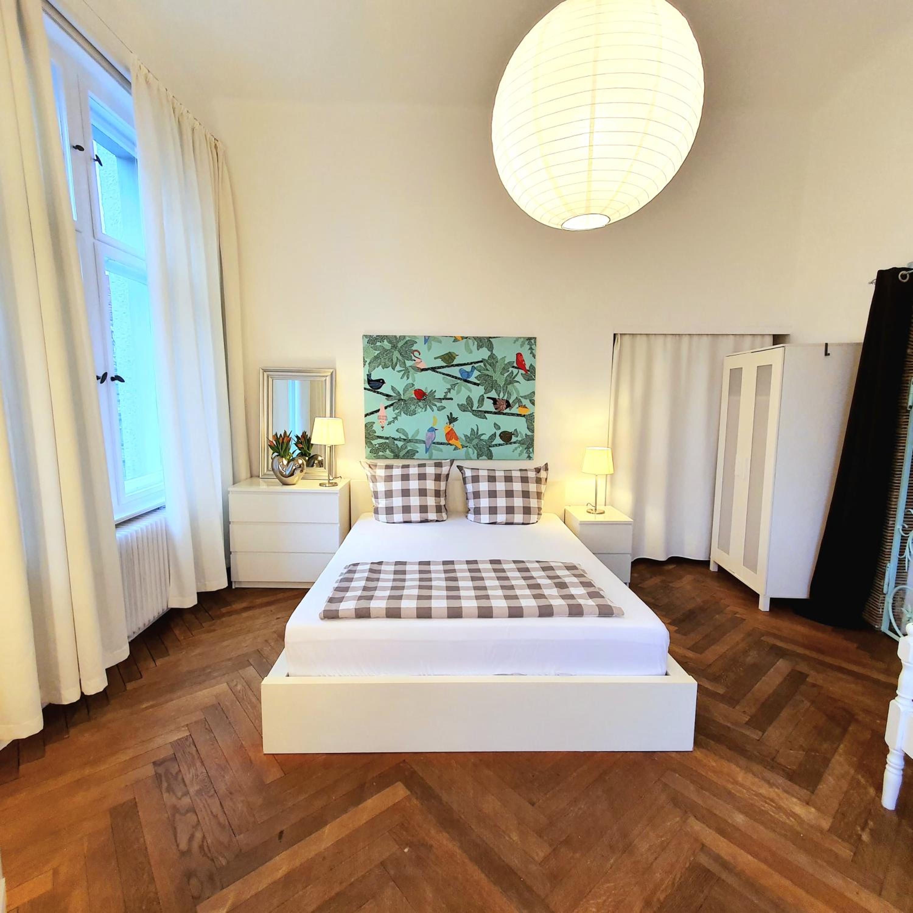 Apartment 3 large rooms with 2 separate bedbrooms close to city centre near Kudamm and KaDeWe