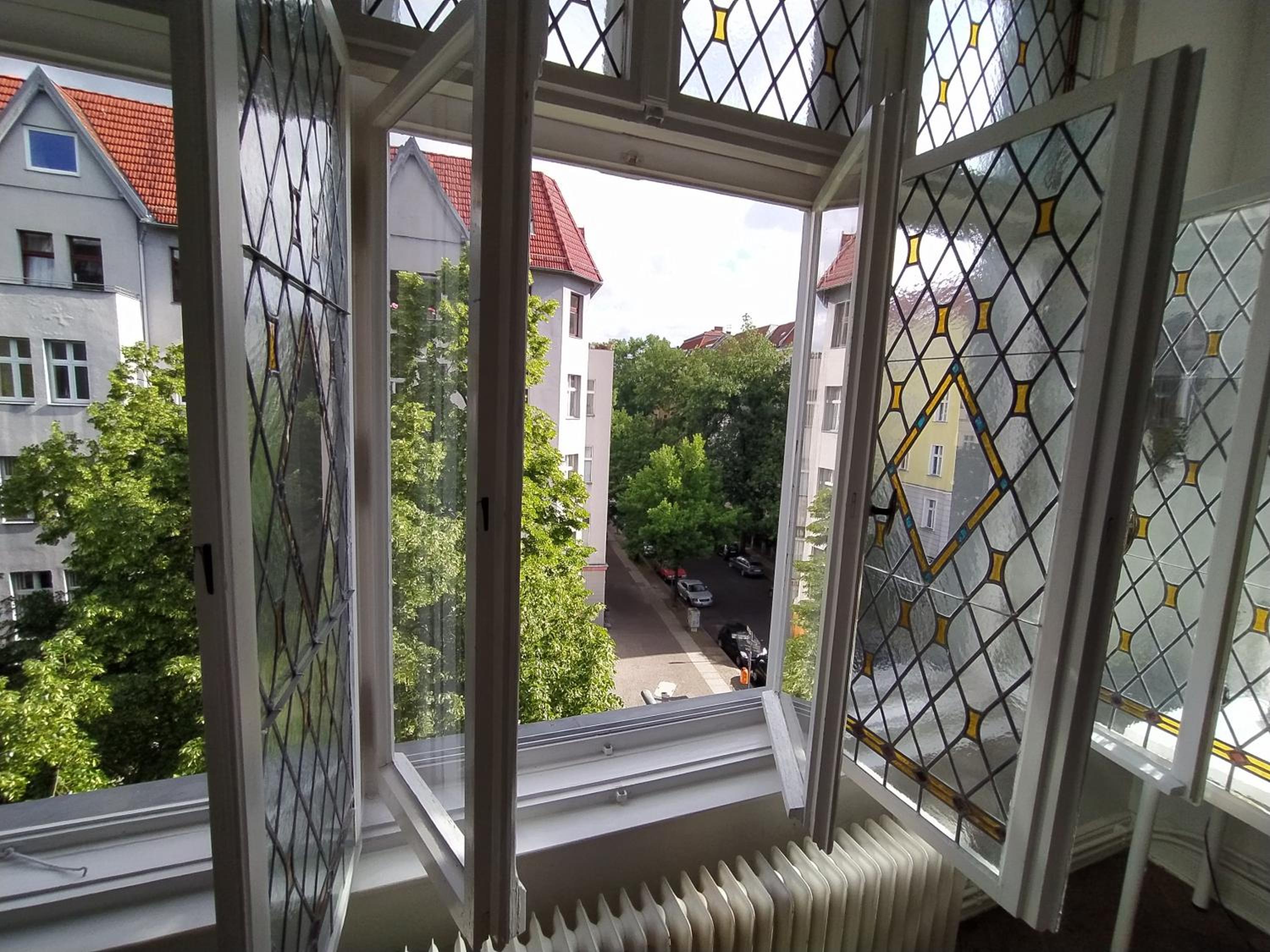 Apartment 3 large rooms with 2 separate bedbrooms close to city centre near Kudamm and KaDeWe