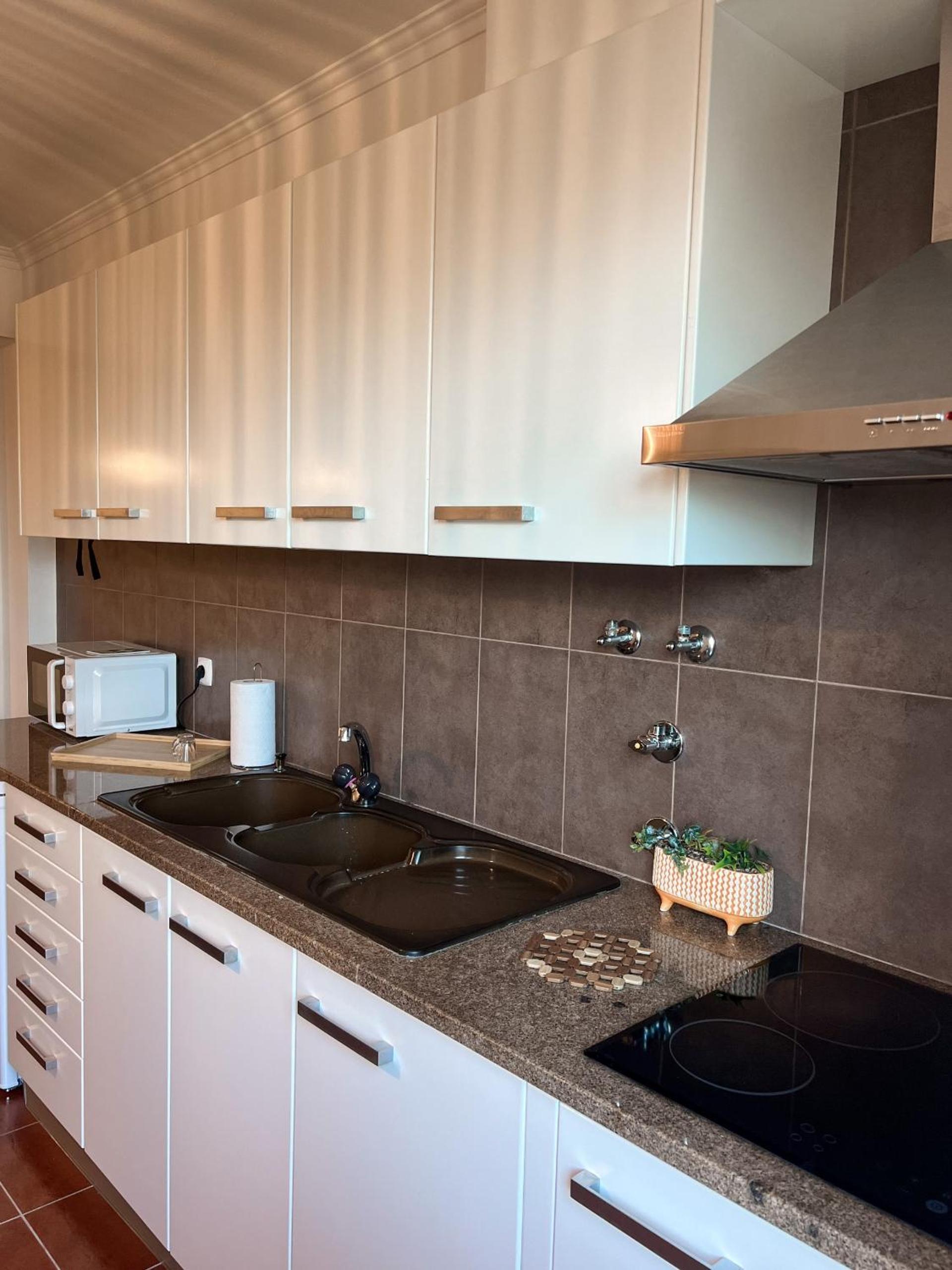 Casa Terra e Mar en Nazaré — kitchen