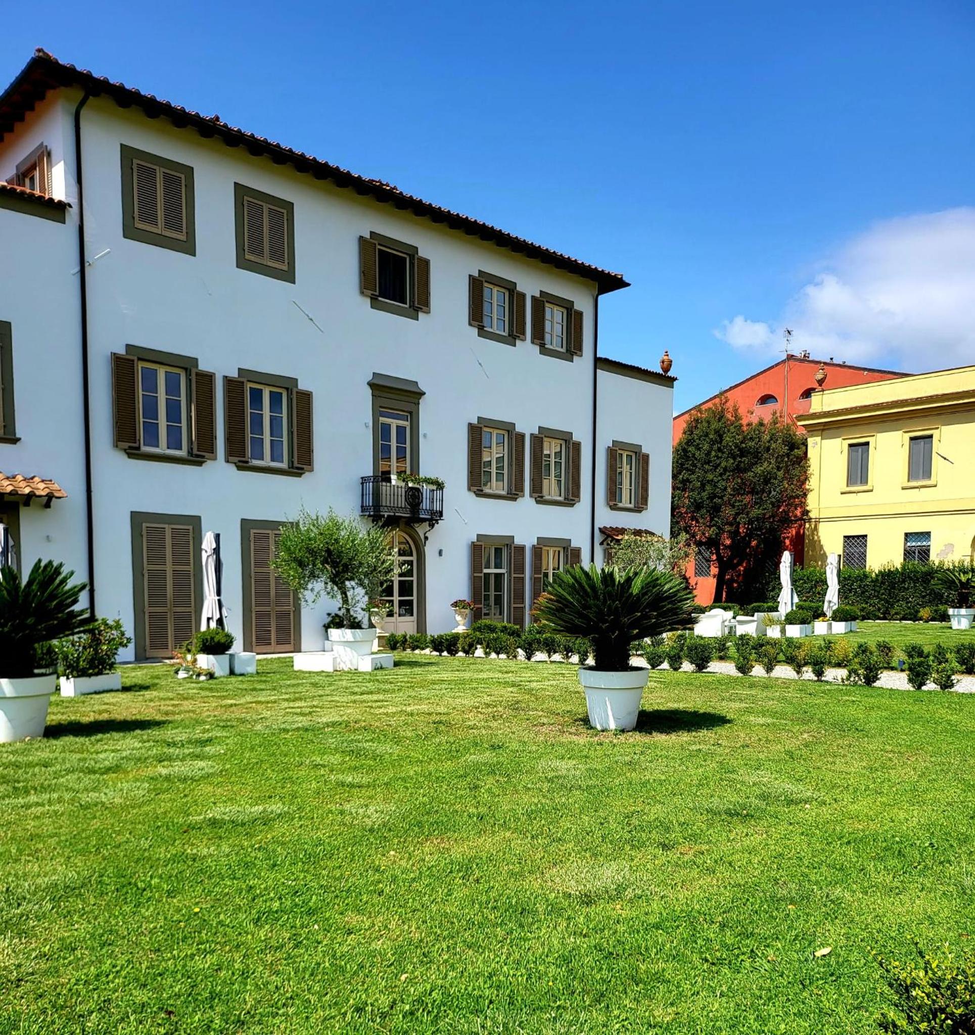 LA VILLA APARTMENTS - Convenient for Sardinia and Corsica - 4 beds - Private Parking included with Camera view 3