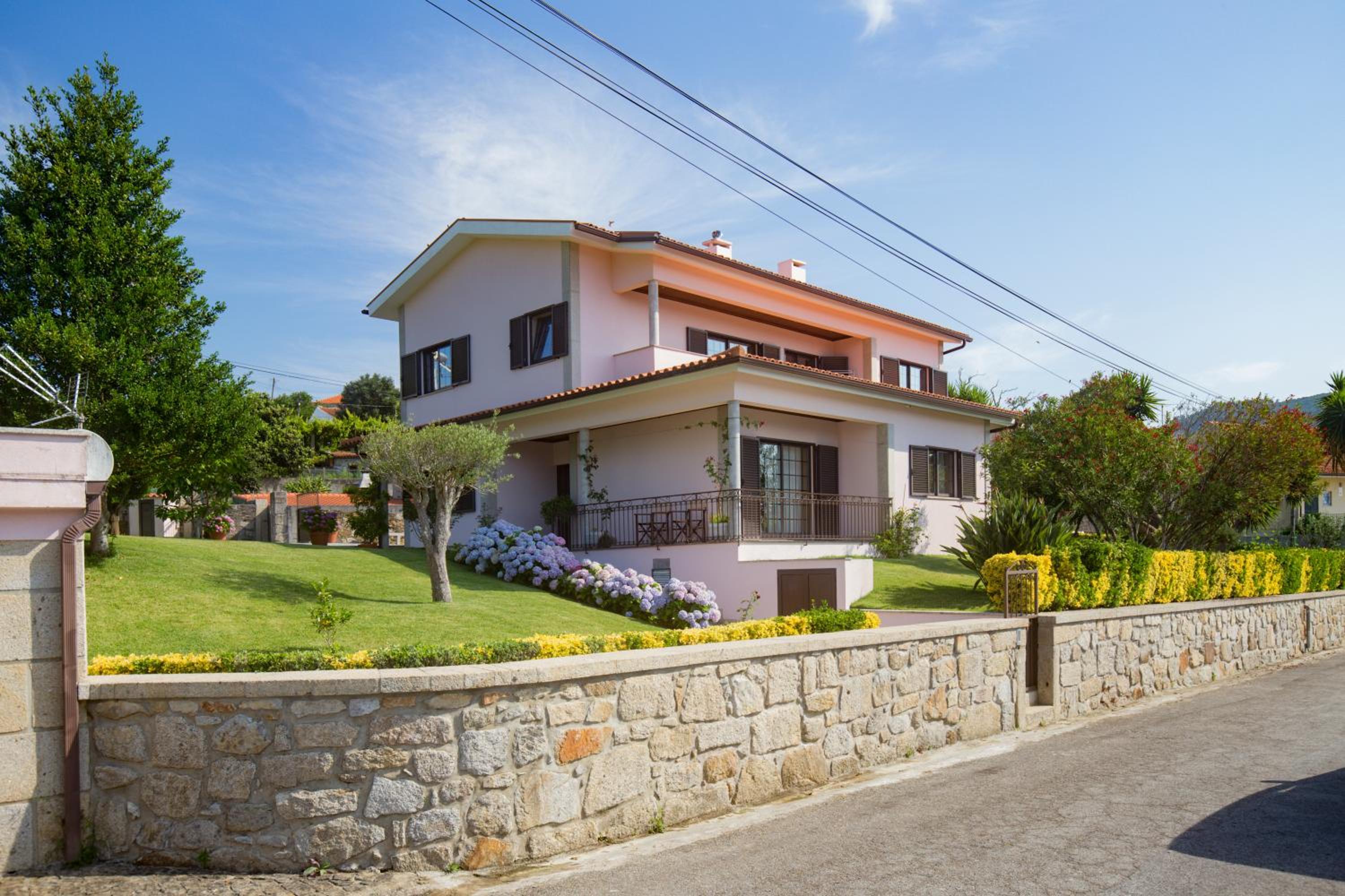 Hotel Quarto em Viana do Castelo - Image 1
