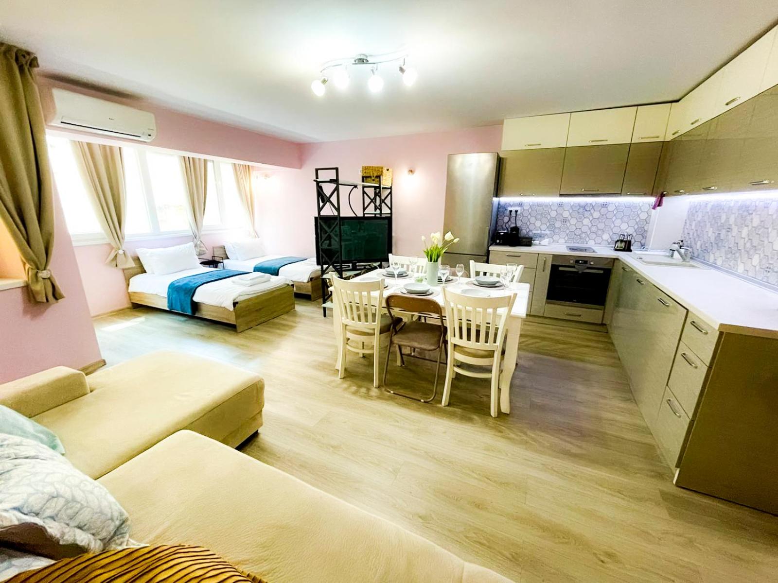Top Location !!FREE parking!! 