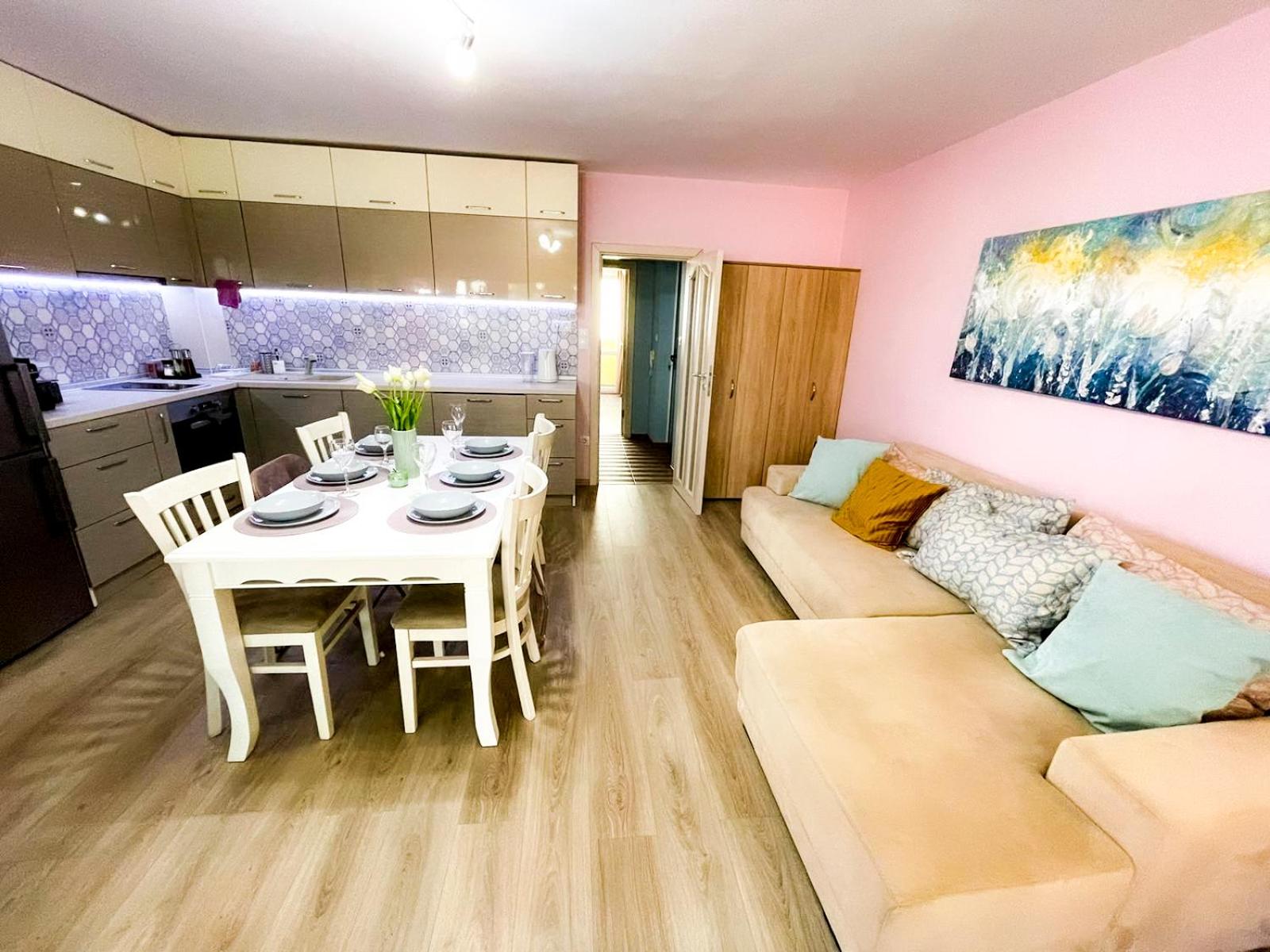 Top Location !!FREE parking!! 