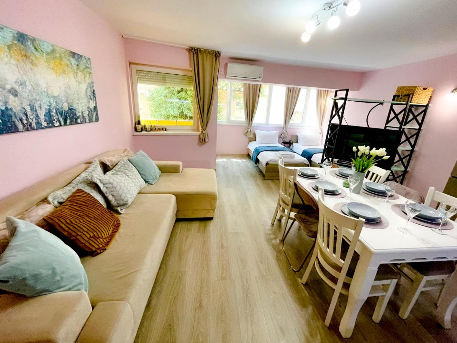 Top Location !!FREE parking!! 
