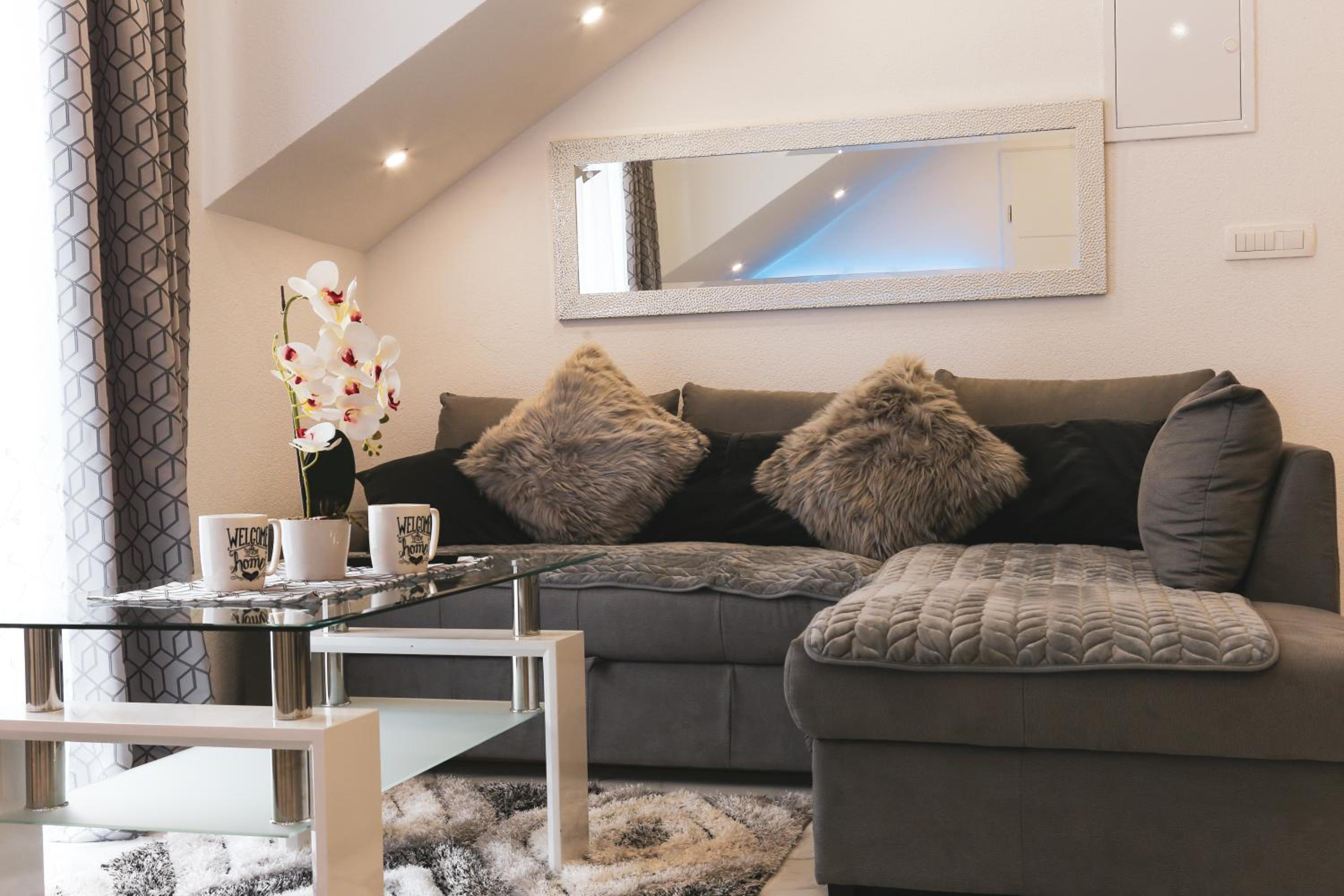 Luxury Apartment Megy view 2