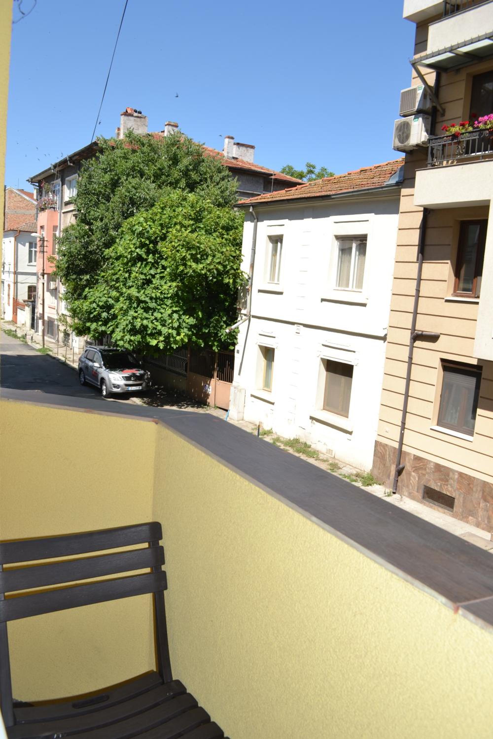 Top Location !!FREE parking!! 