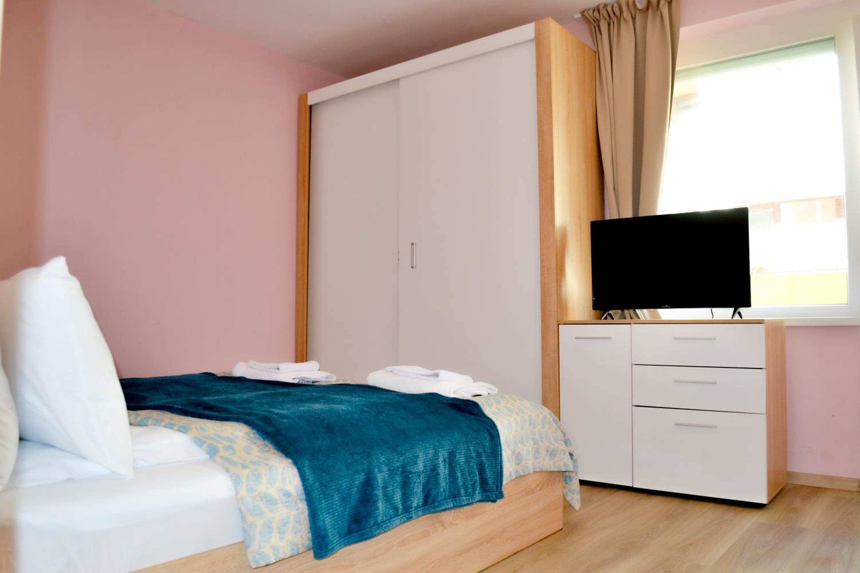 Top Location !!FREE parking!! 