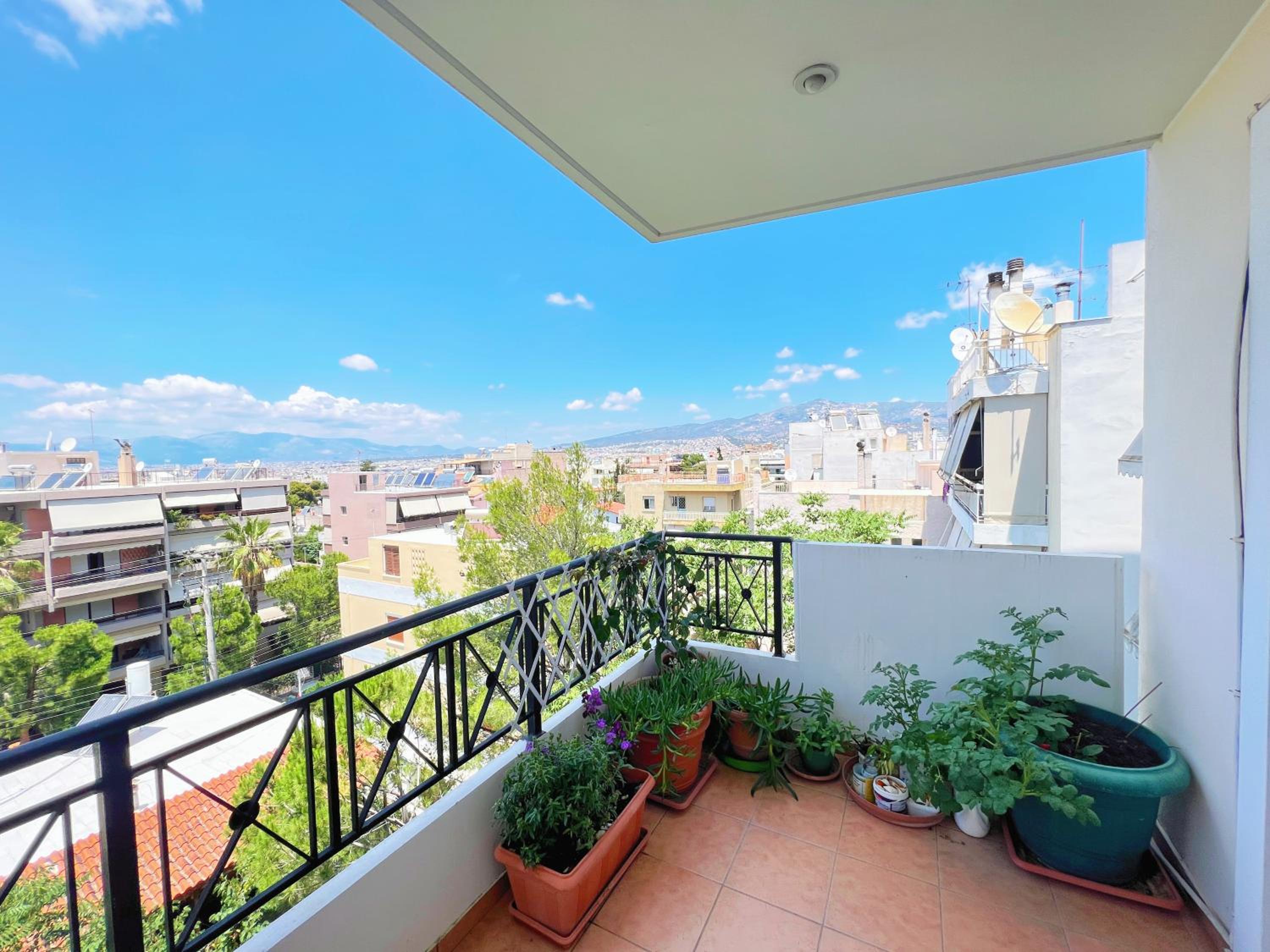 Cozy fairytal garden apartment, Family Friendly, Free parking, 15 Min to Airport