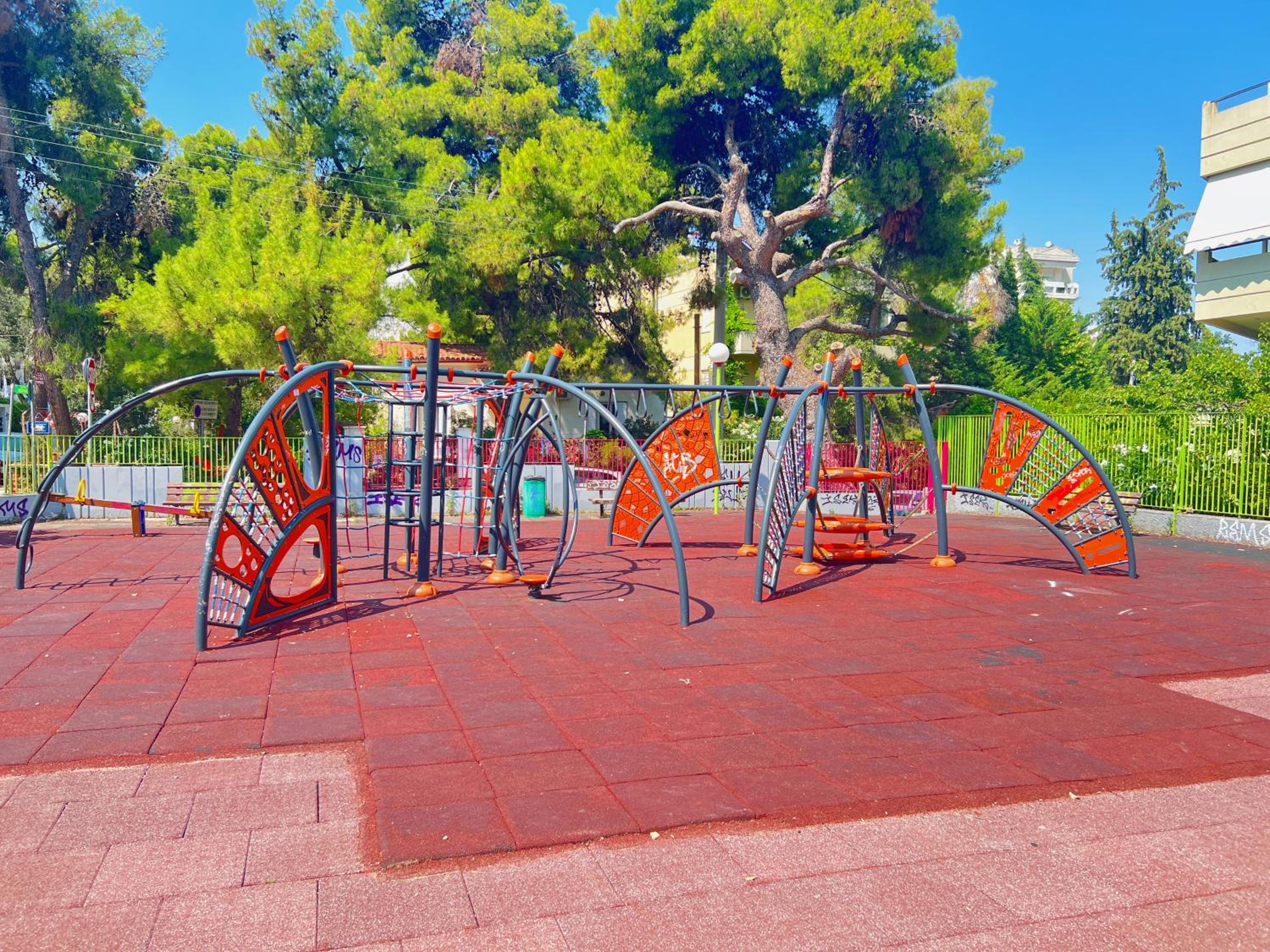 Cozy fairytal garden apartment, Family Friendly, Free parking, 15 Min to Airport