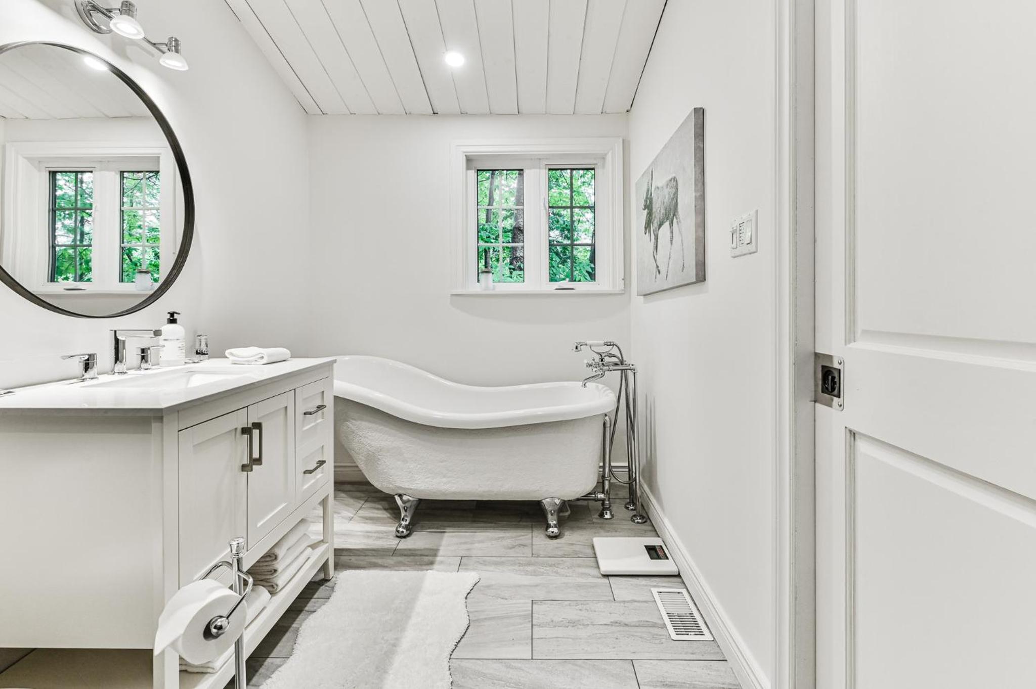 2669 Chemin du Village - Mountain Home w Hot Tub & Sauna next to Village