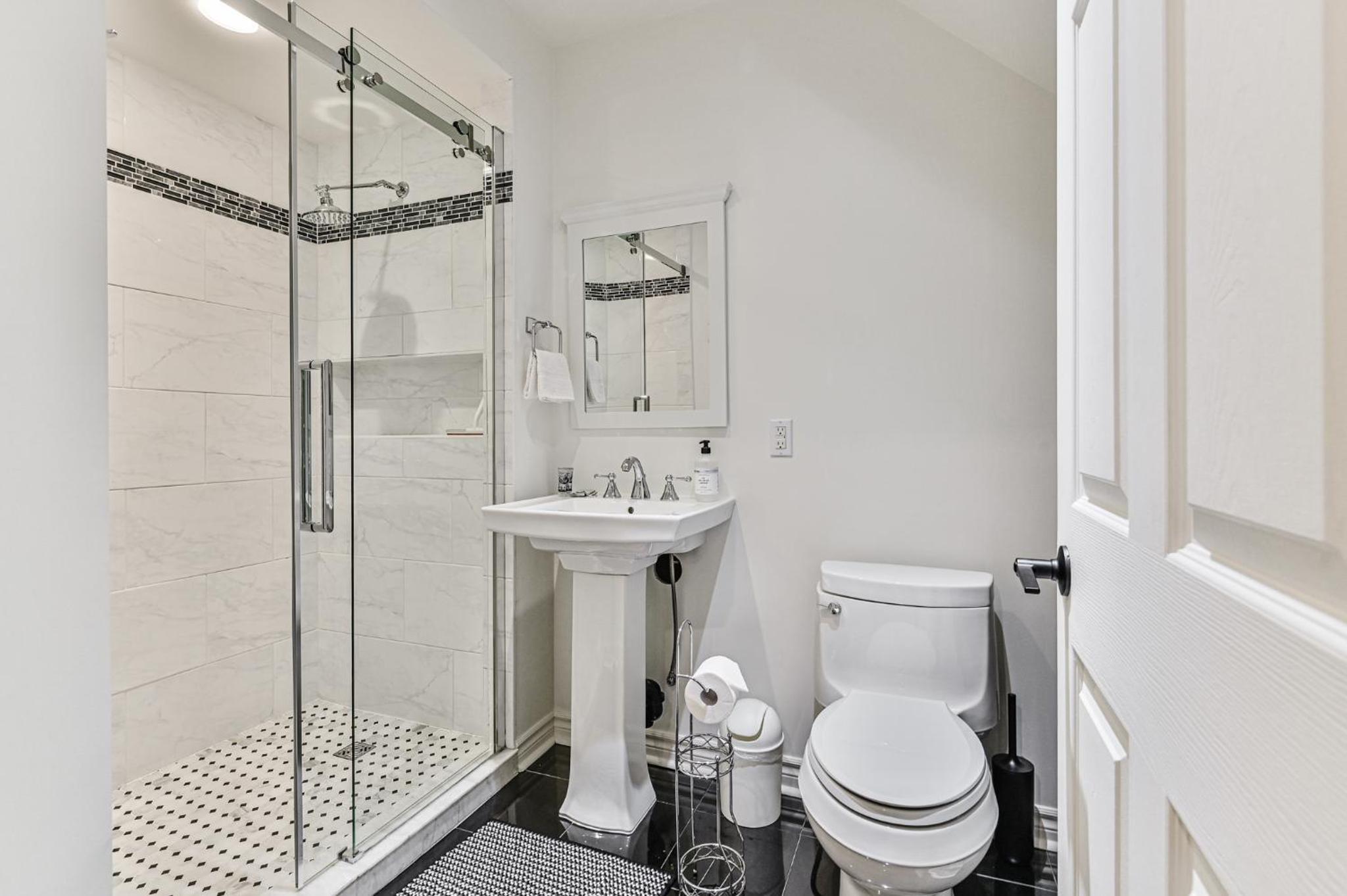 2669 Chemin du Village - Mountain Home w Hot Tub & Sauna next to Village