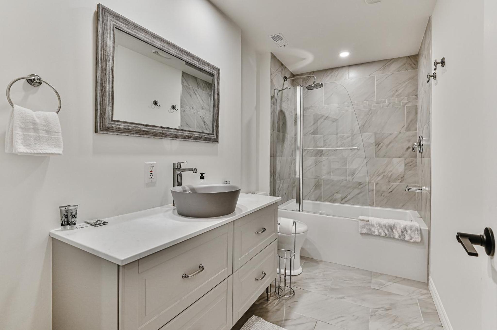 2669 Chemin du Village - Mountain Home w Hot Tub & Sauna next to Village