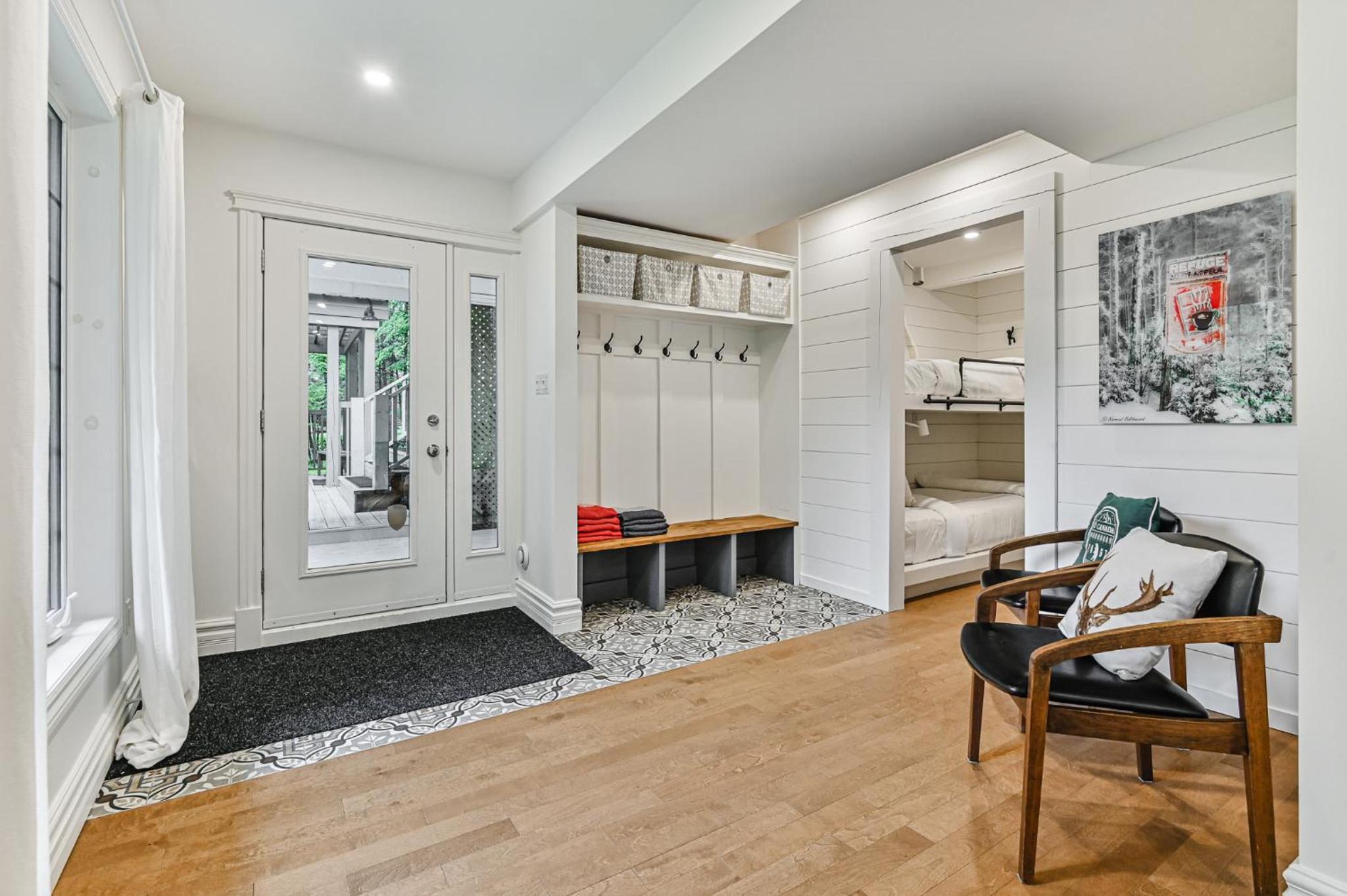 2669 Chemin du Village - Mountain Home w Hot Tub & Sauna next to Village