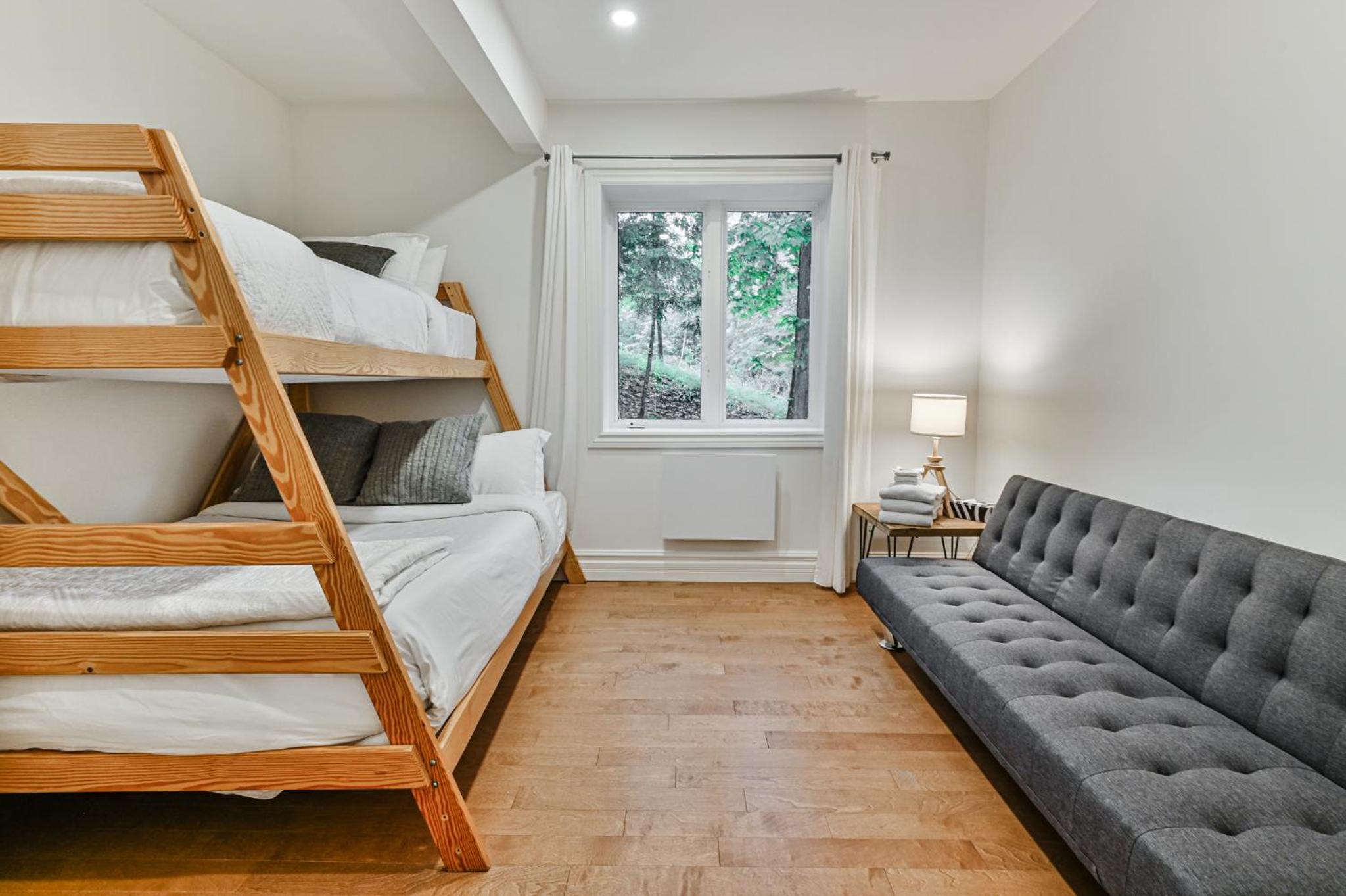 2669 Chemin du Village - Mountain Home w Hot Tub & Sauna next to Village