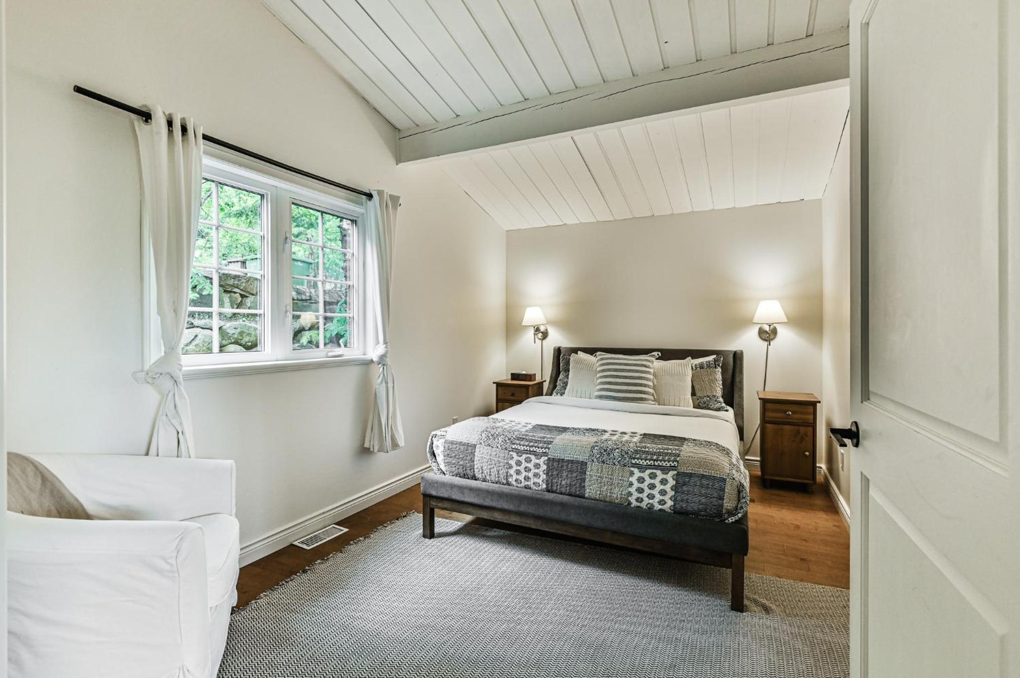 2669 Chemin du Village - Mountain Home w Hot Tub & Sauna next to Village
