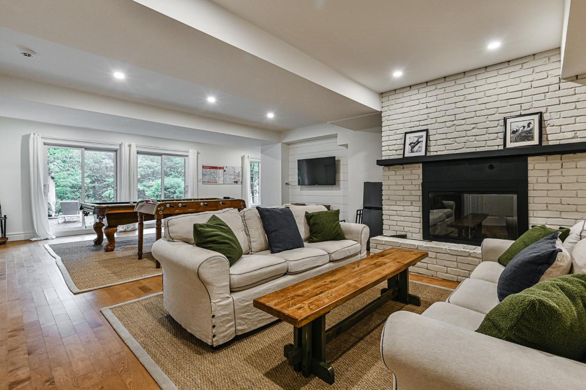 2669 Chemin du Village - Mountain Home w Hot Tub & Sauna next to Village