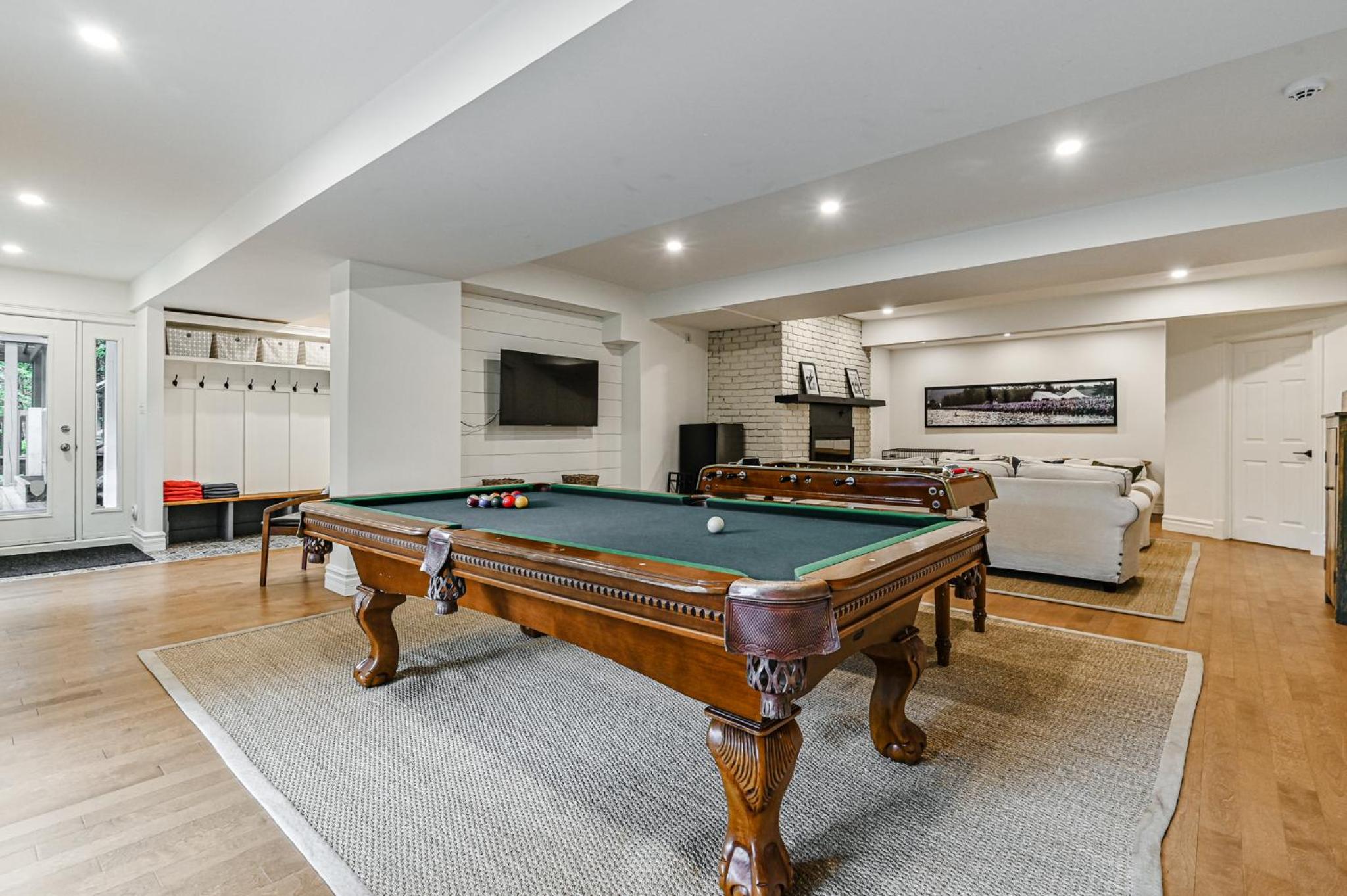 2669 Chemin du Village - Mountain Home w Hot Tub & Sauna next to Village