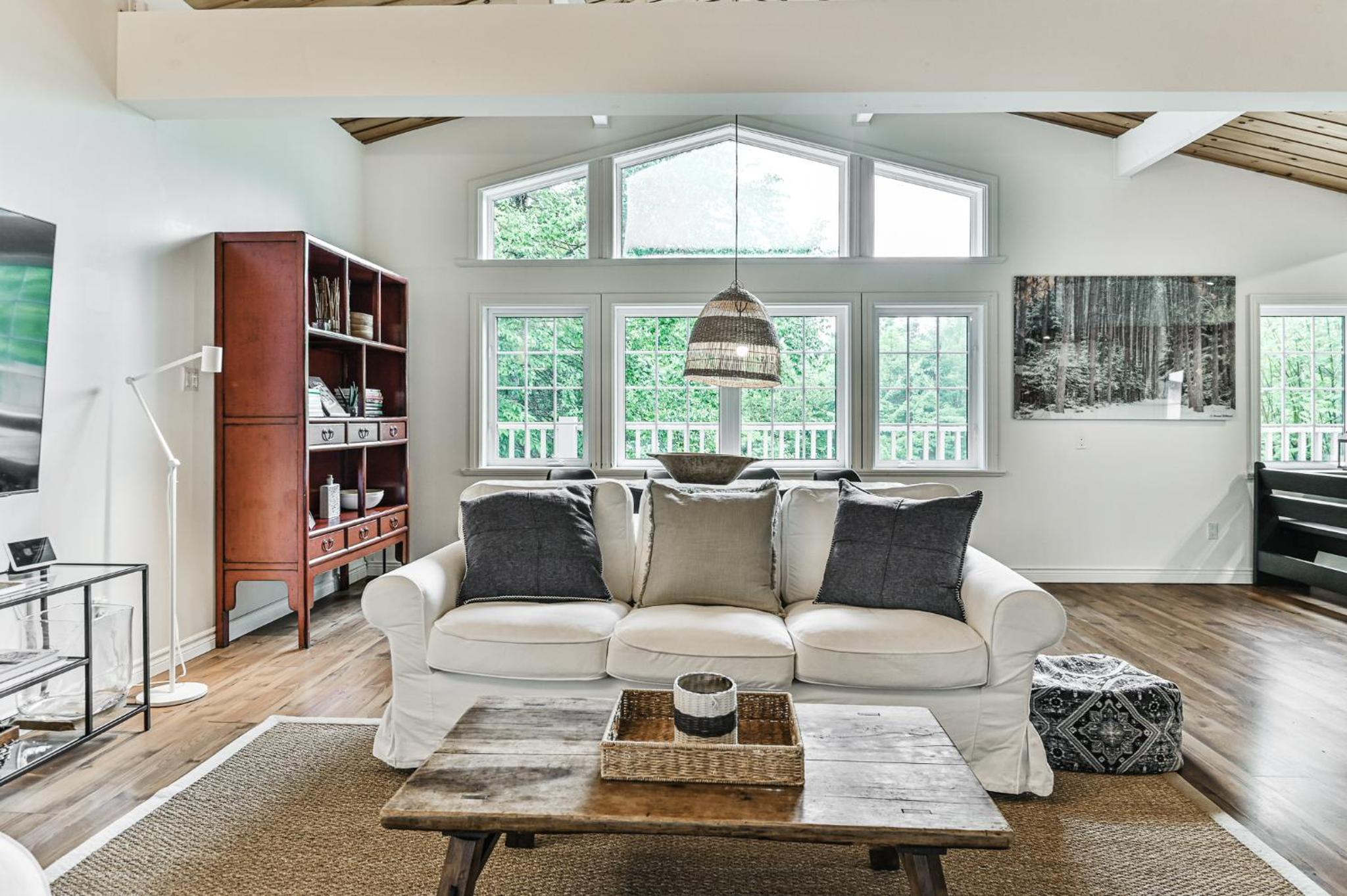2669 Chemin du Village - Mountain Home w Hot Tub & Sauna next to Village