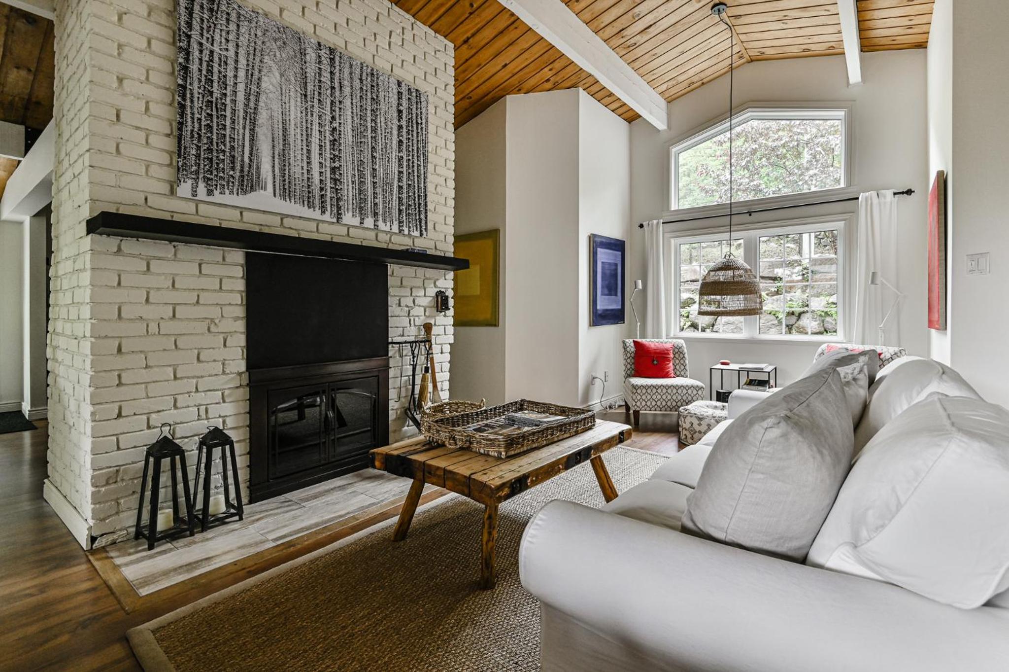 2669 Chemin du Village - Mountain Home w Hot Tub & Sauna next to Village