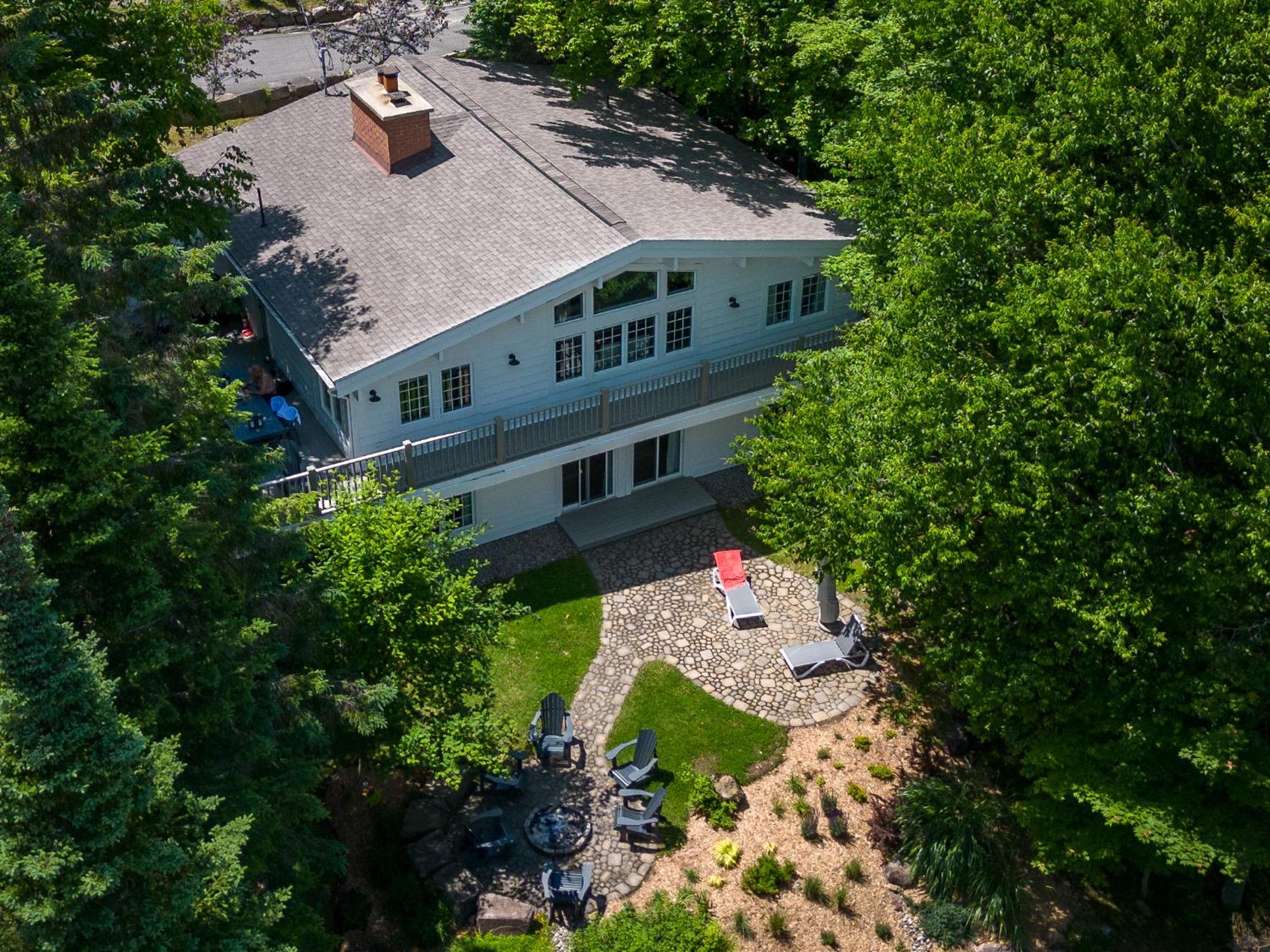 2669 Chemin du Village - Mountain Home w Hot Tub & Sauna next to Village