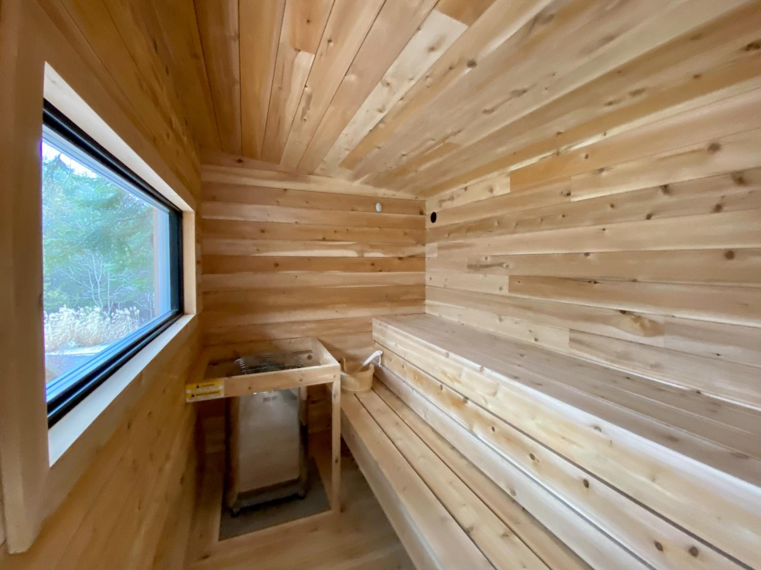 2669 Chemin du Village - Mountain Home w Hot Tub & Sauna next to Village