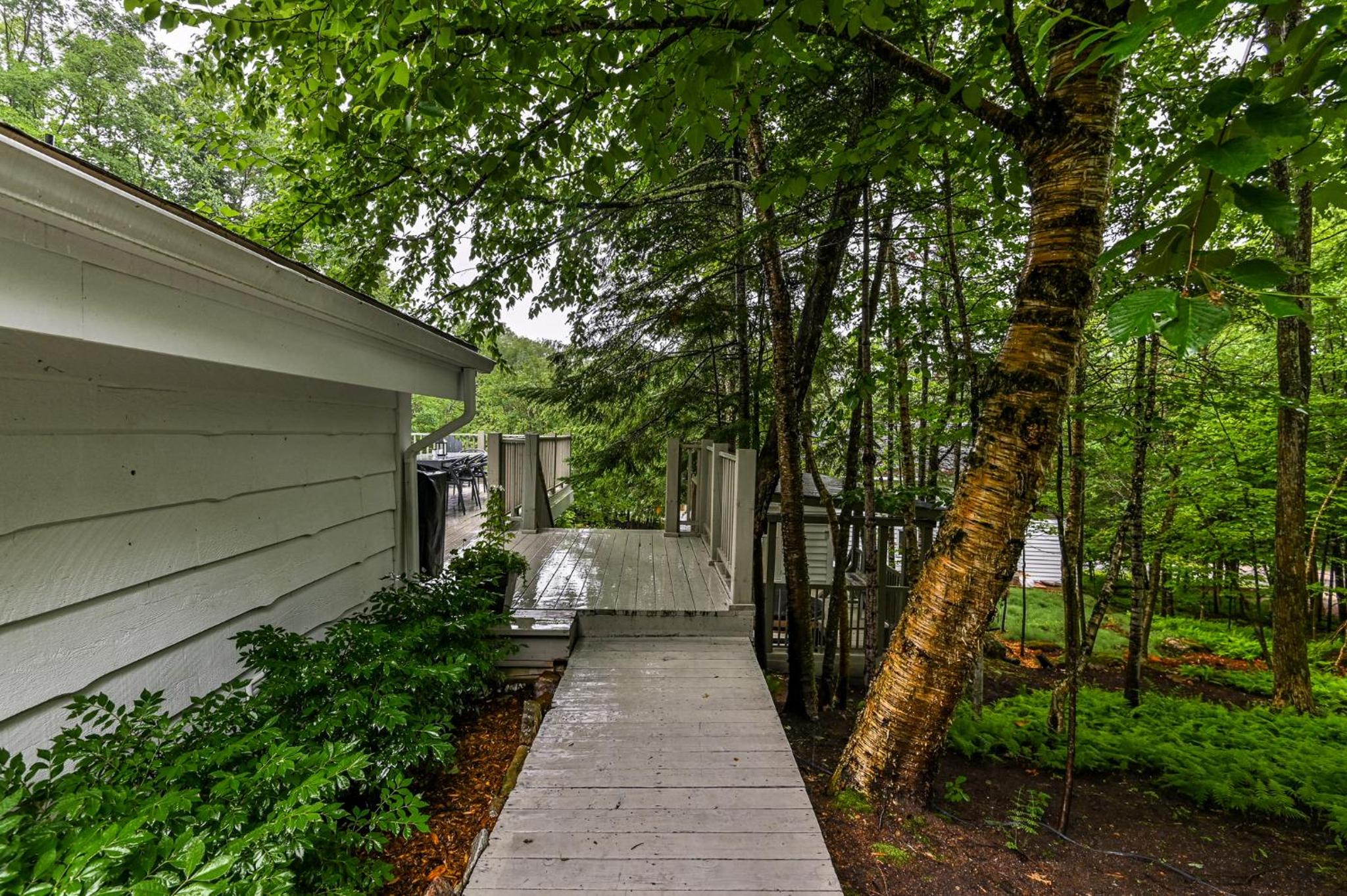 2669 Chemin du Village - Mountain Home w Hot Tub & Sauna next to Village