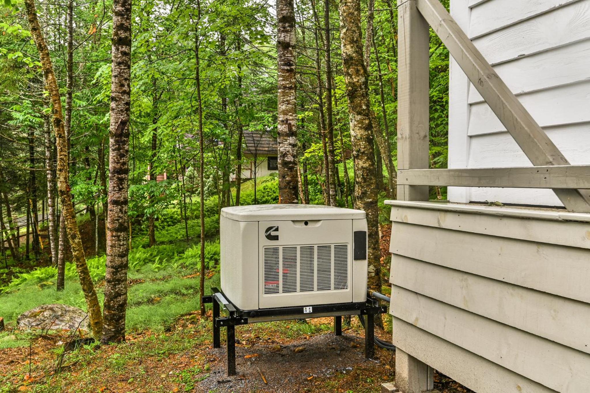 2669 Chemin du Village - Mountain Home w Hot Tub & Sauna next to Village