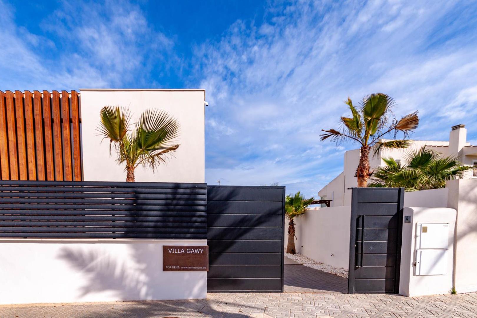 Inmovecos Villa de lujo con piscina privada Gawy