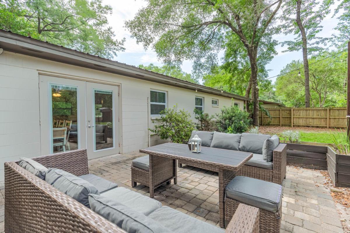 The Gator Getaway- Huge Backyard