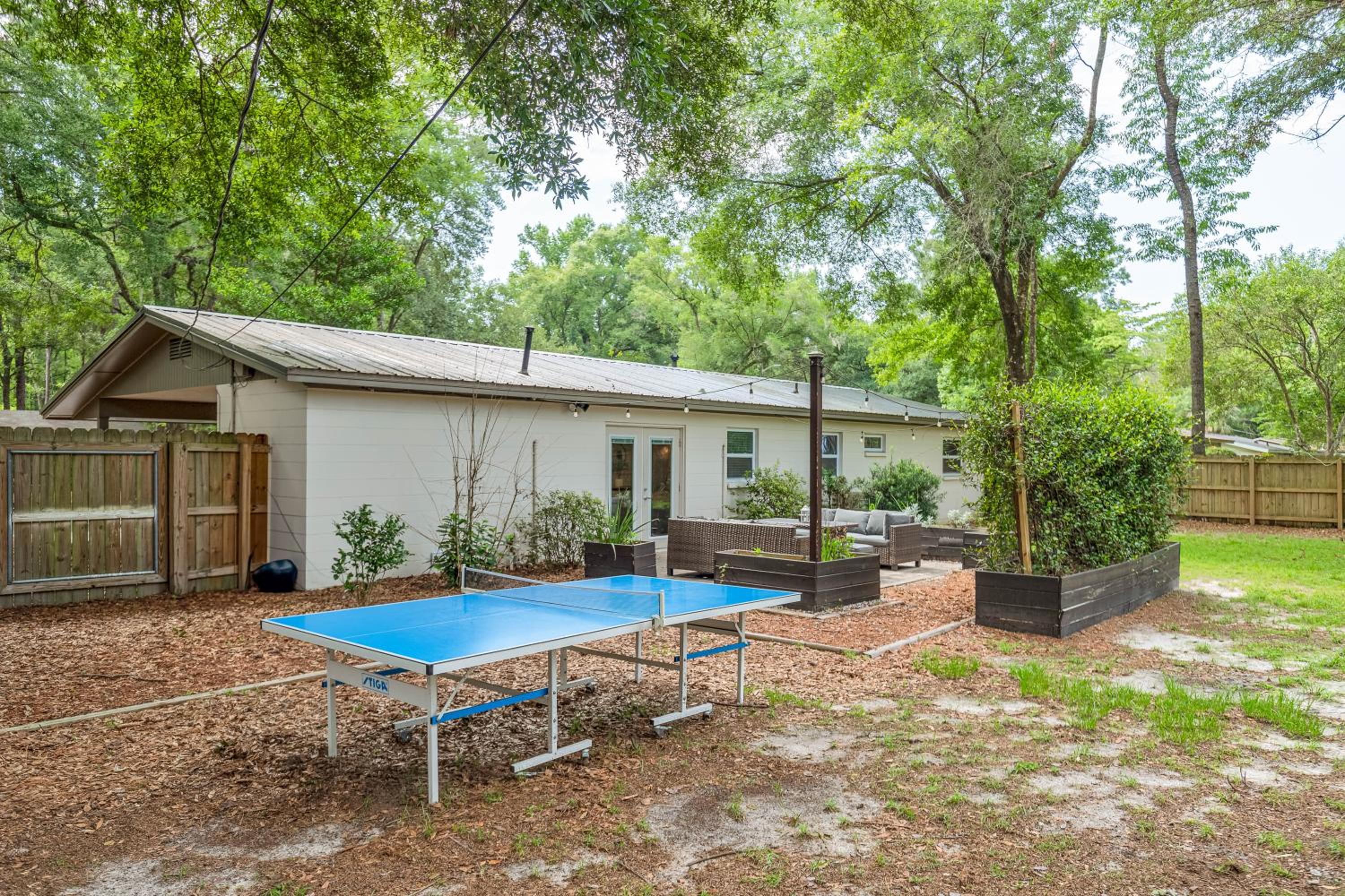 The Gator Getaway- Huge Backyard