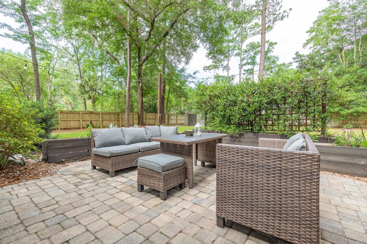 The Gator Getaway- Huge Backyard