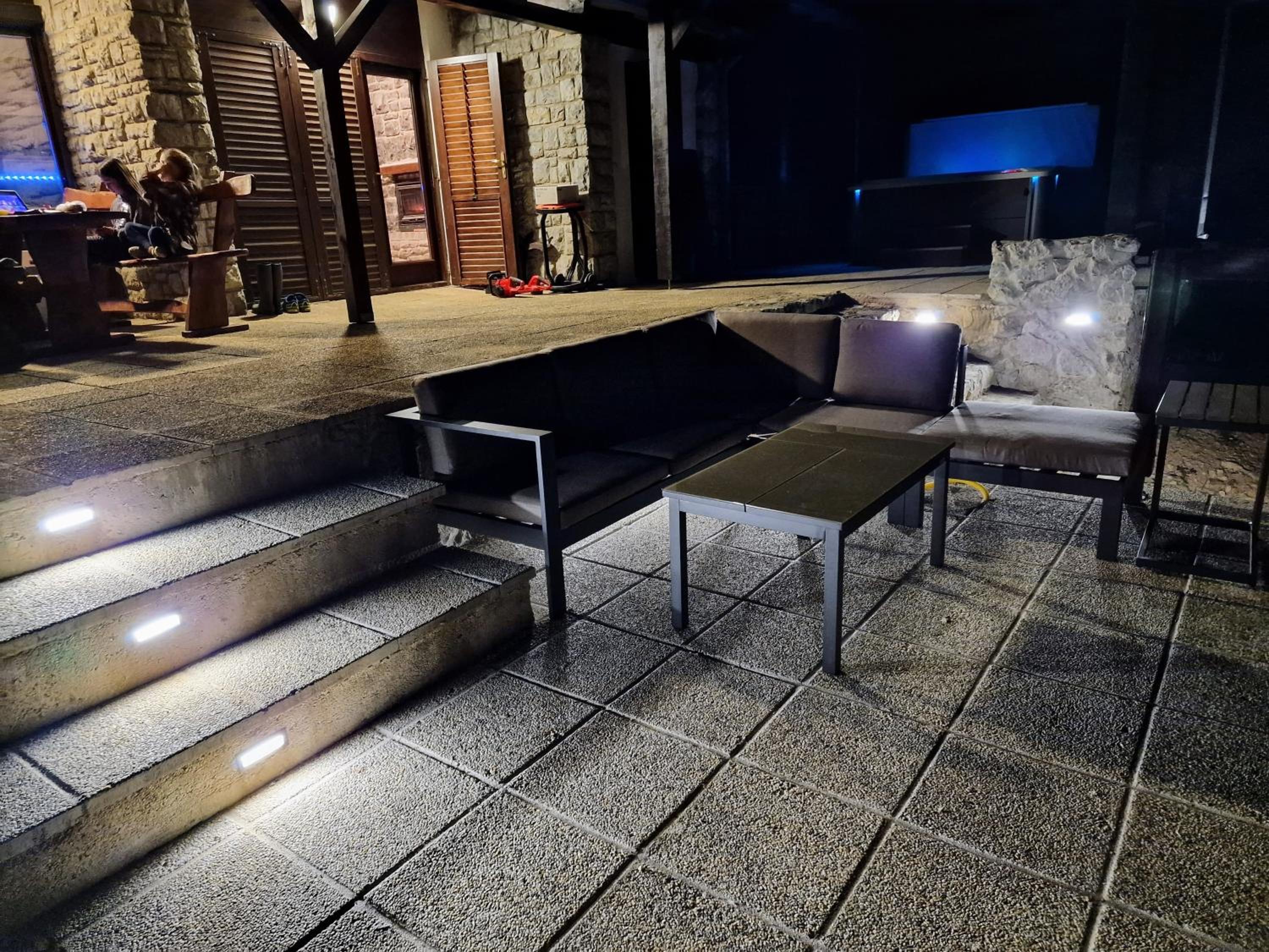 Pixie House - Mrežnica, private pier, hot tub view 4