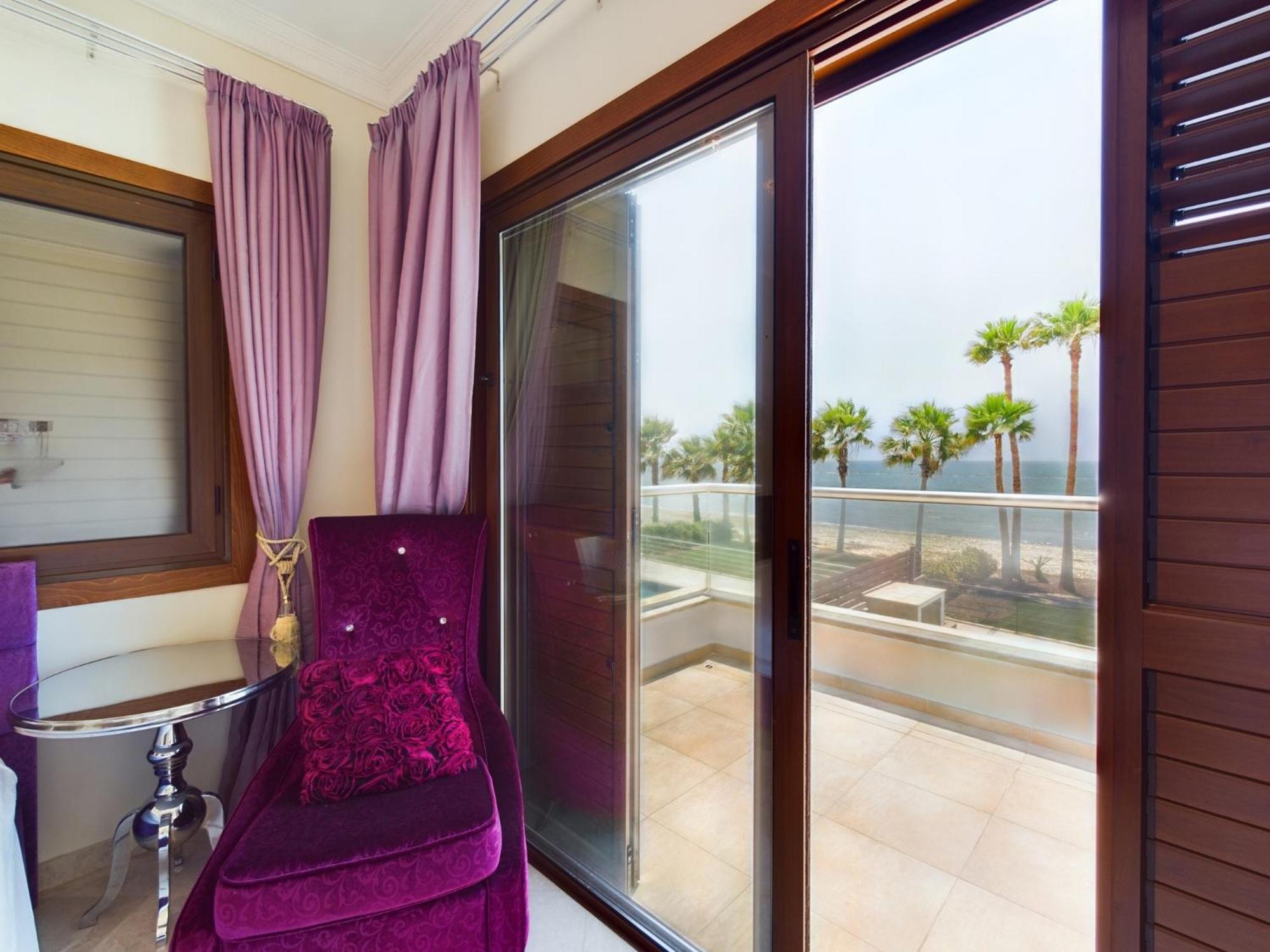 Amazing frontline beach villa