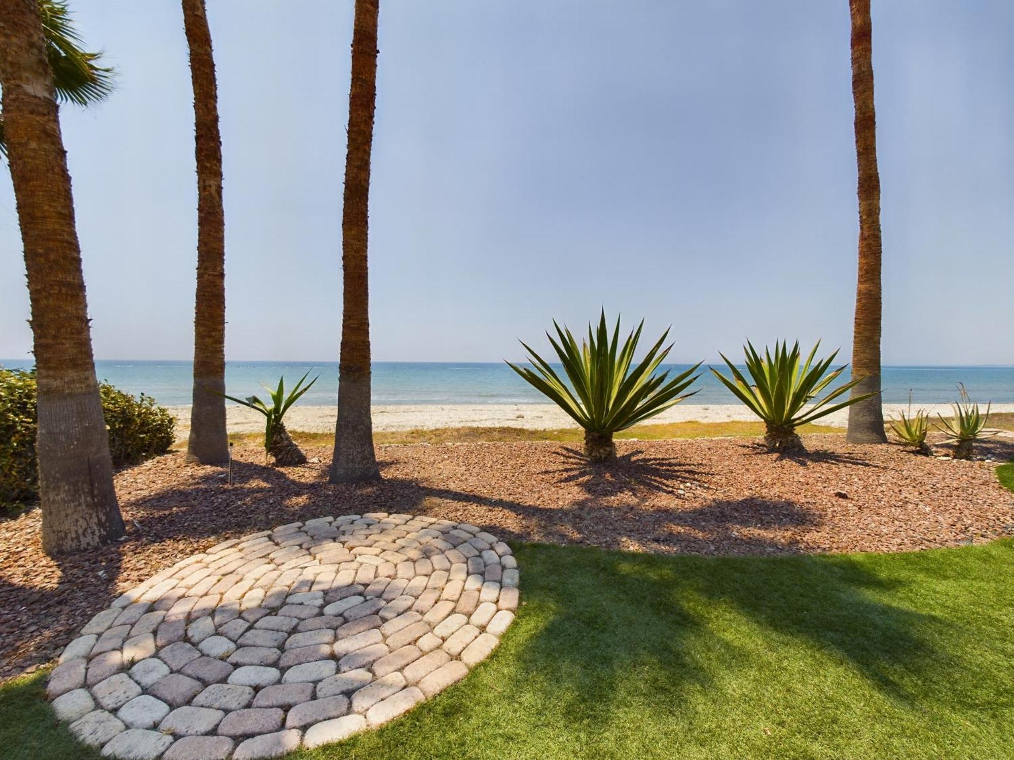 Amazing frontline beach villa