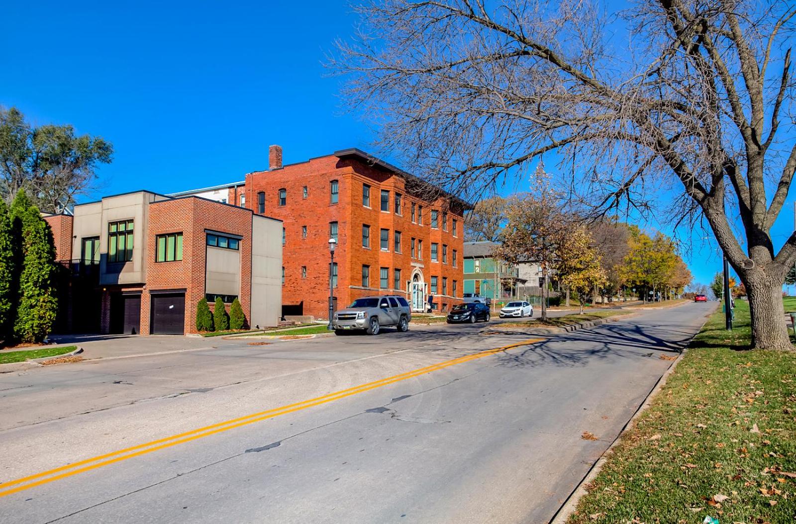 Navarre Apartments