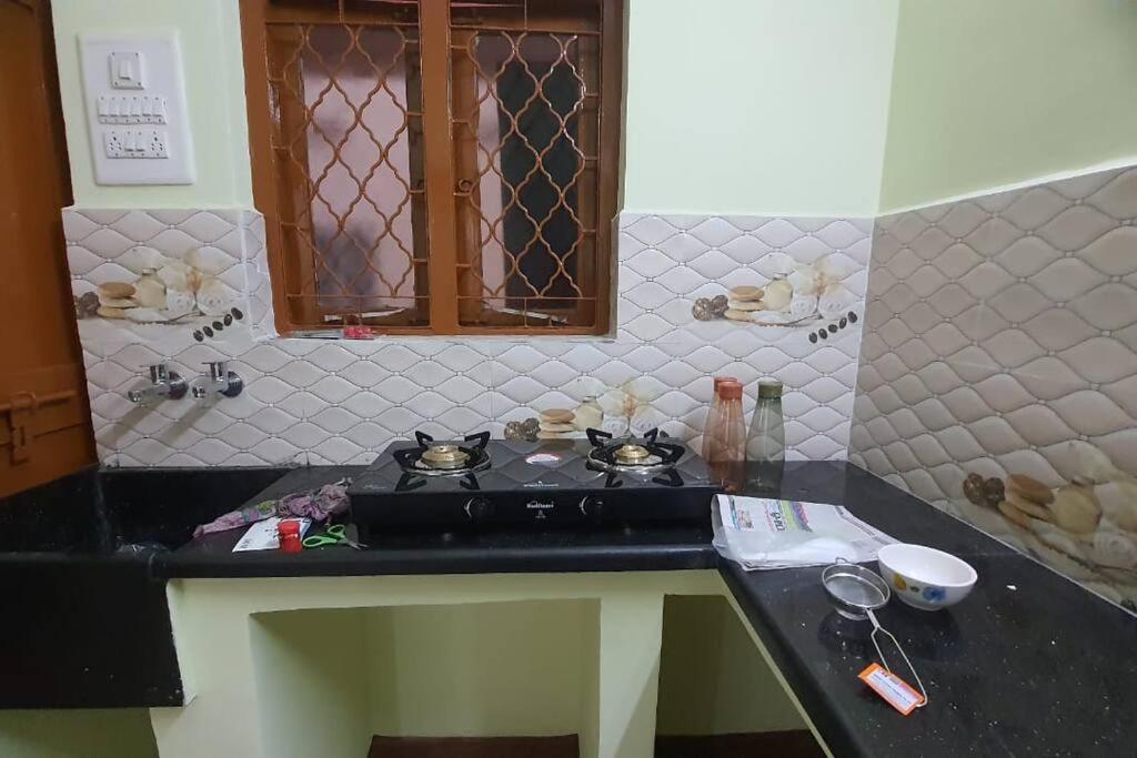Newly renovated & furnished 2-Bedroom MVP colony view 4