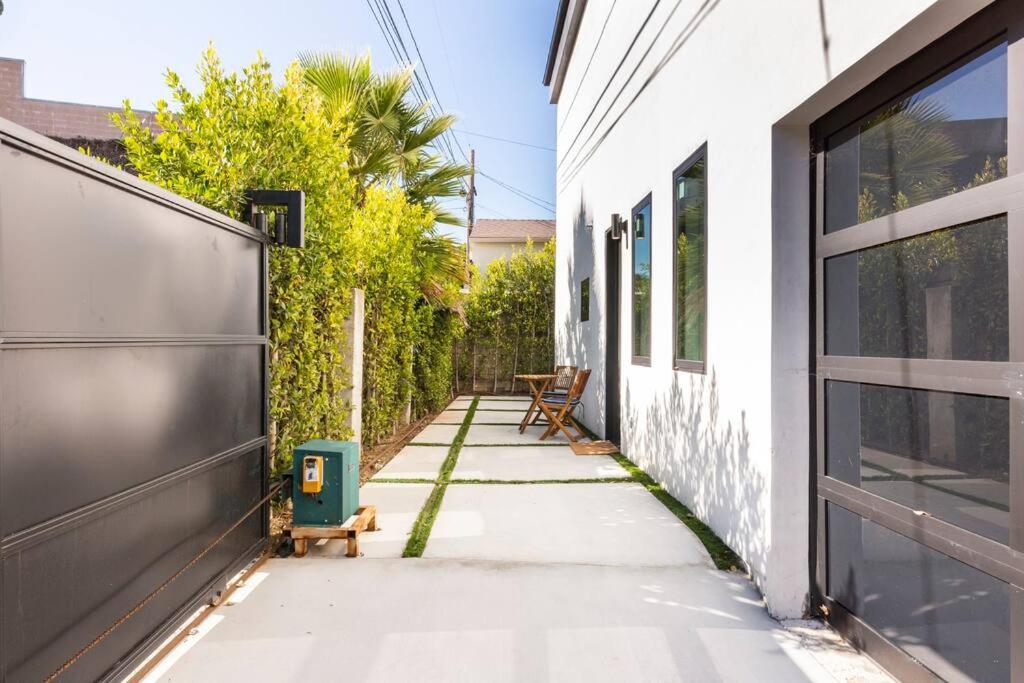 Brand NEW Luxury 2bd Townhouse Pet-Friendly FREE Parking