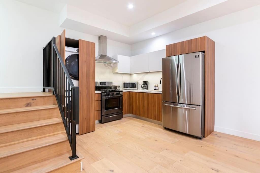 Brand NEW Luxury 2bd Townhouse Pet-Friendly FREE Parking