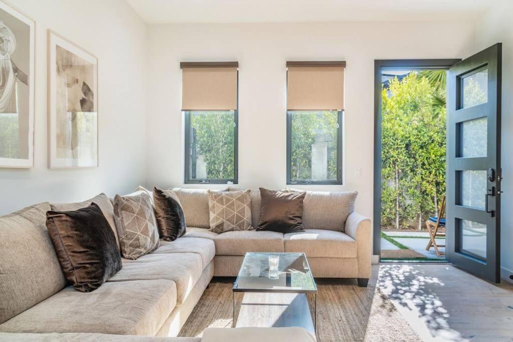 Brand NEW Luxury 2bd Townhouse Pet-Friendly FREE Parking