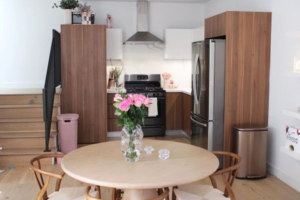 Brand NEW Luxury 2bd Townhouse Pet-Friendly FREE Parking