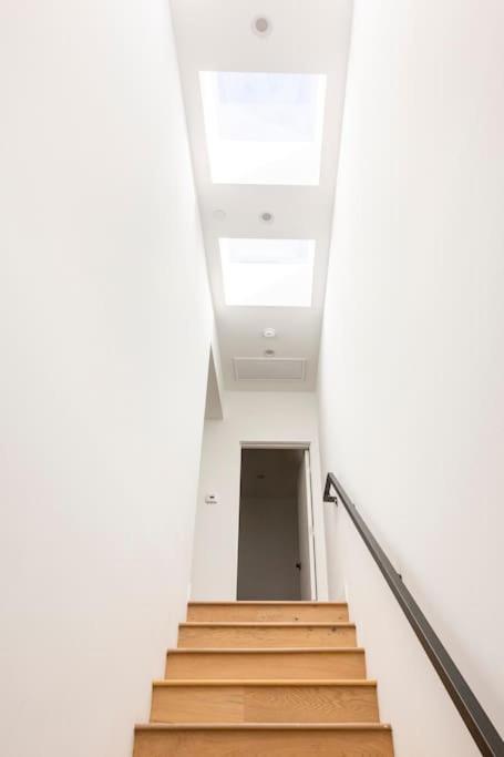 Brand NEW Luxury 2bd Townhouse Pet-Friendly FREE Parking