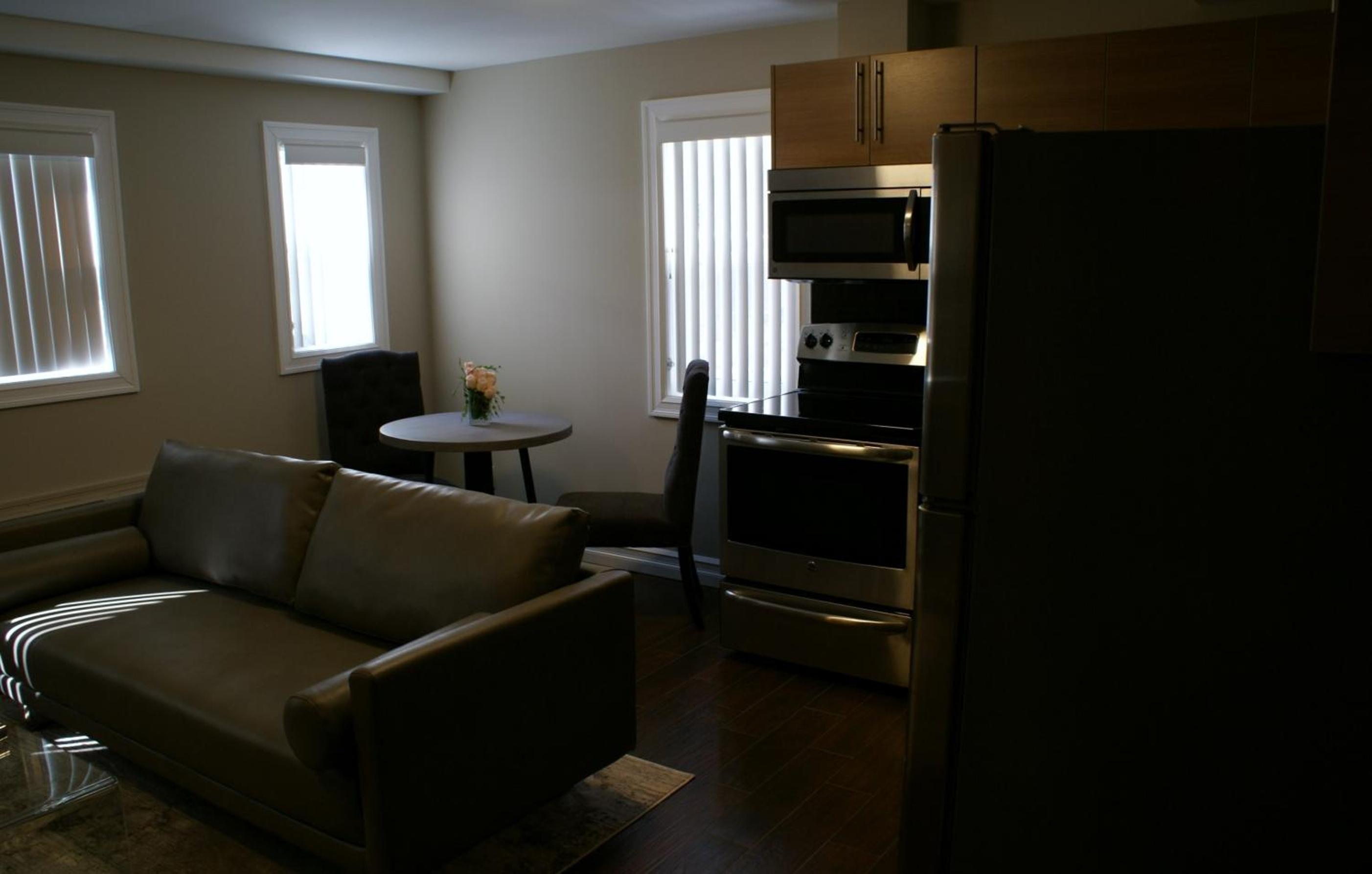Guelph Vacations - Western Hotel Executive Suites - Property Image 23